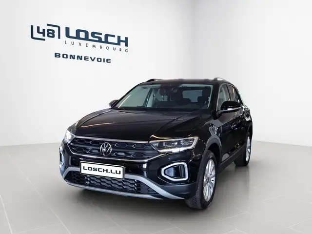 Volkswagen T-Roc view 3