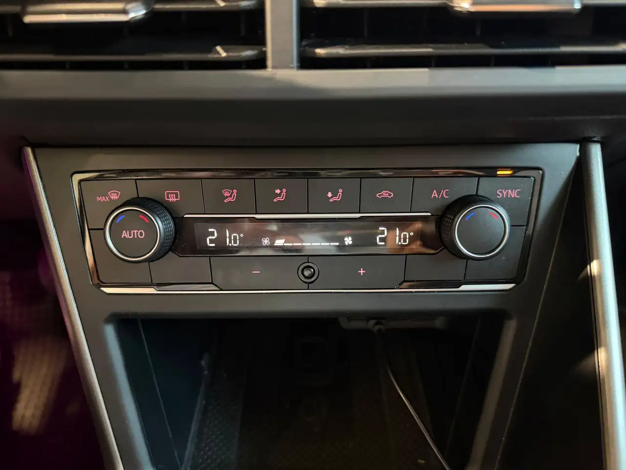 Volkswagen Polo VI 5p 1.0 TSI Comfortline 80cv RETROCAMERA CLIMA BIZONA APPLE CARPLAY / ANDROID AUTO, миниатюра 17