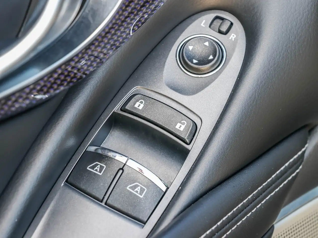 Infiniti Q60 photo Infiniti Q60