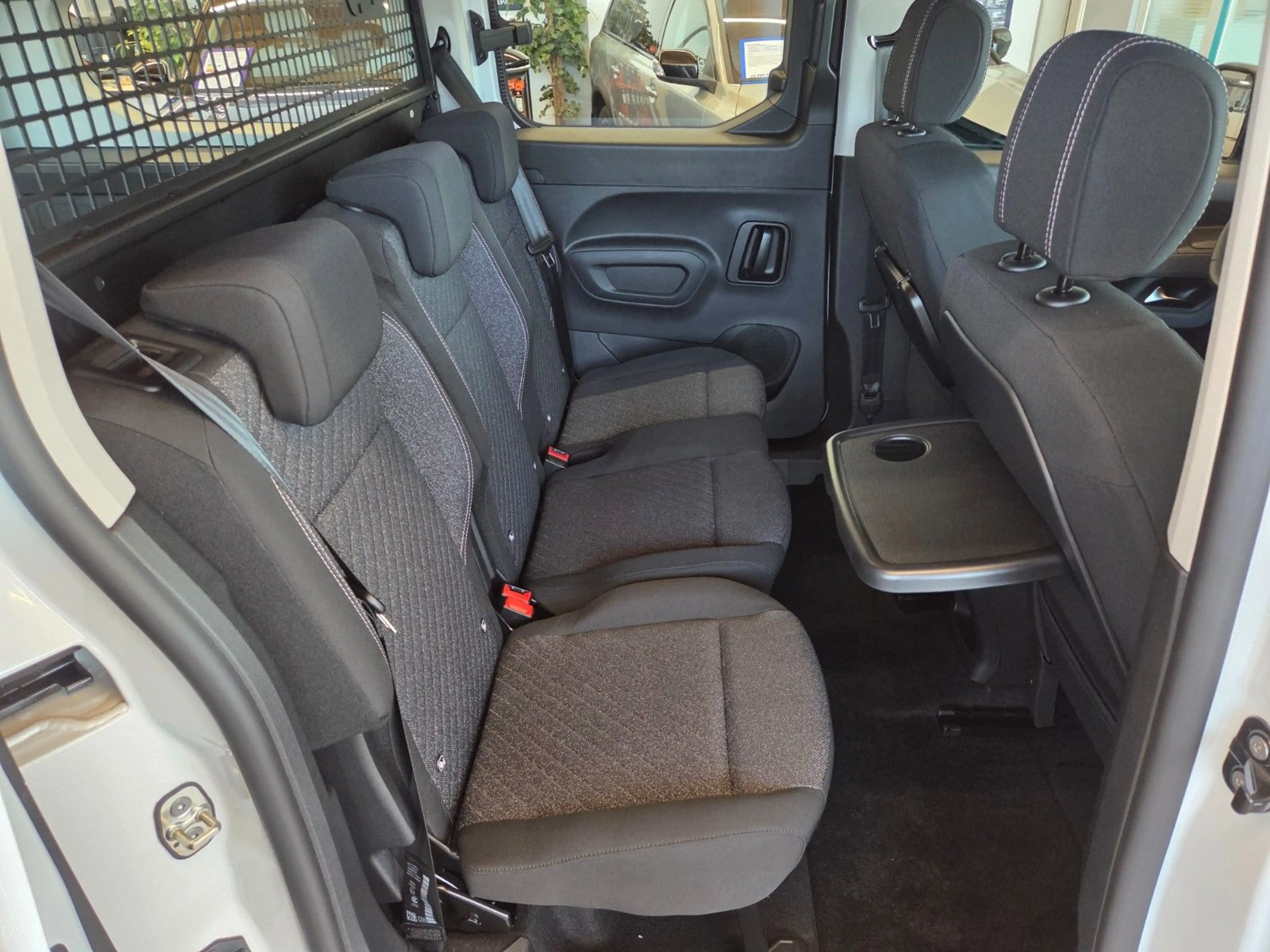 Peugeot Rifter Allure N1 L2 BlueHDi 130 EAT8 — photo 10
