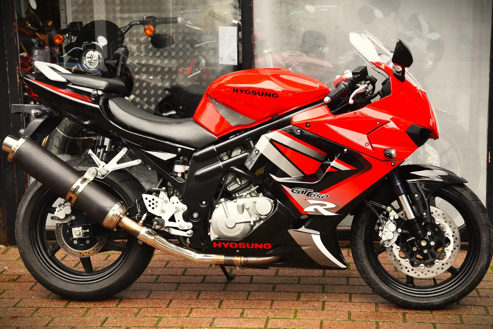 Hyosung GT 650 R COMET ***MOTO VERTE*** Rouge - 2