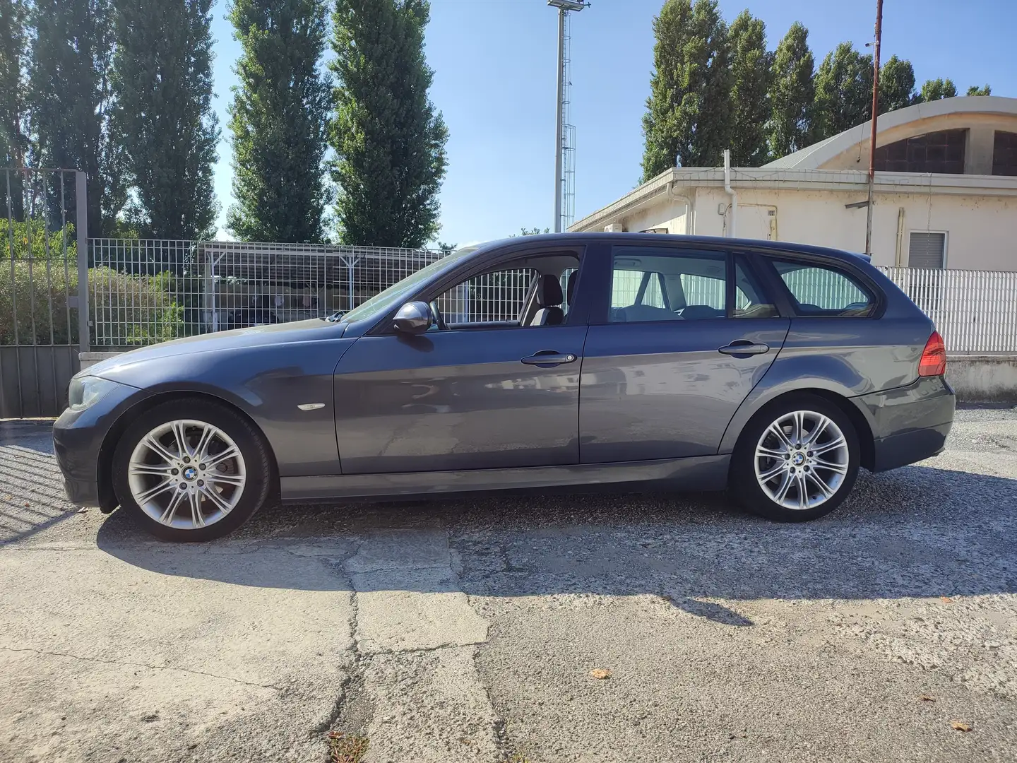 BMW 320 320d Touring Attiva Grigio - 1
