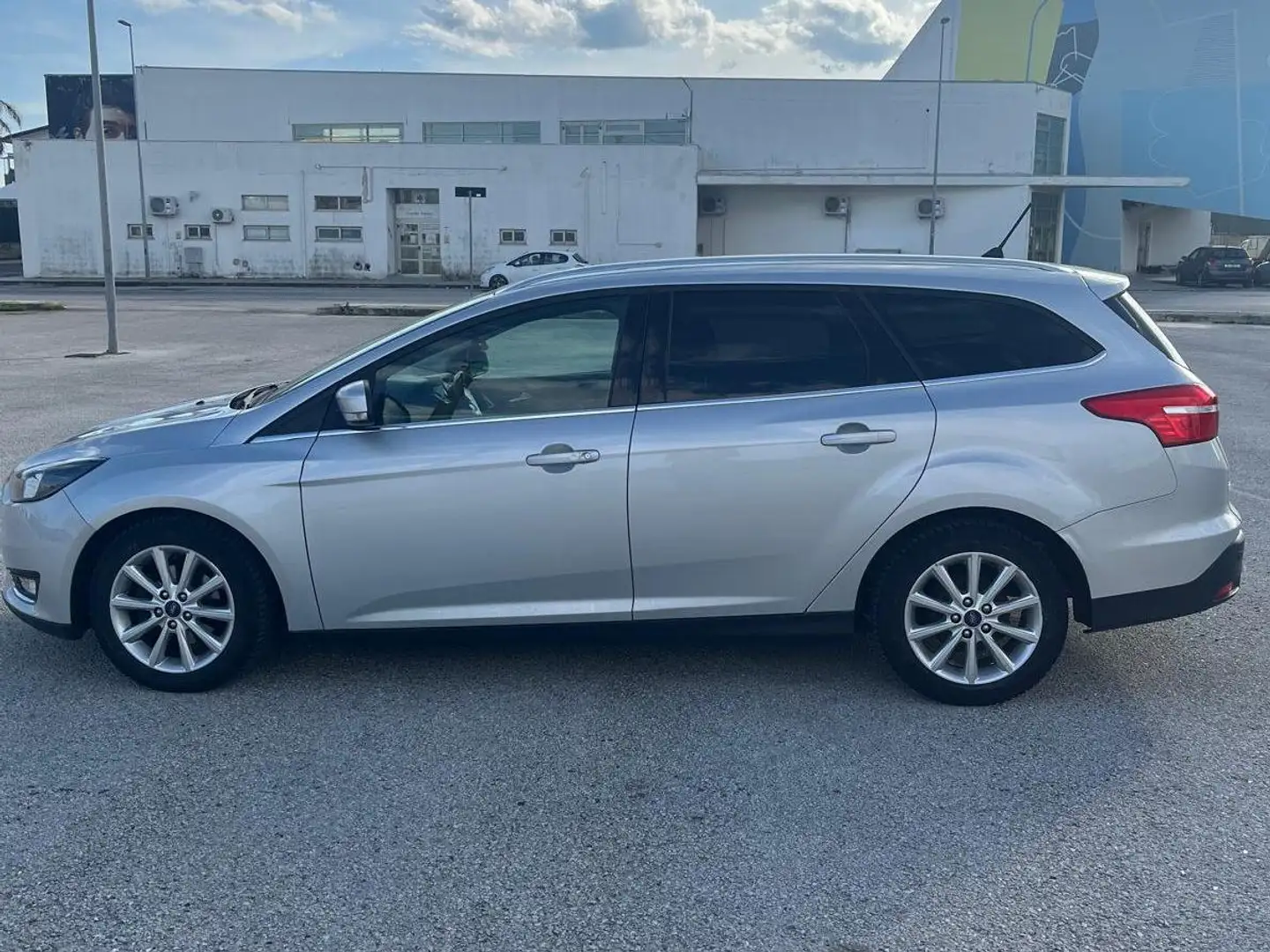Ford Focus 1.5 TDI SW START&STOP TITANIUM BUSINESS Plateado - 2