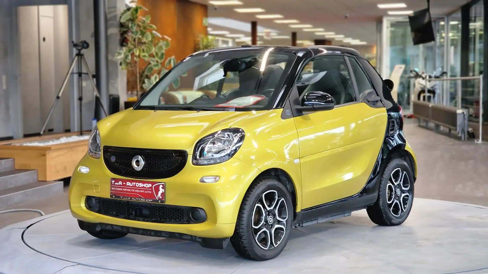 smart forTwo EQ Aut. *Elektrische reichweite 120Km* žuta - 1