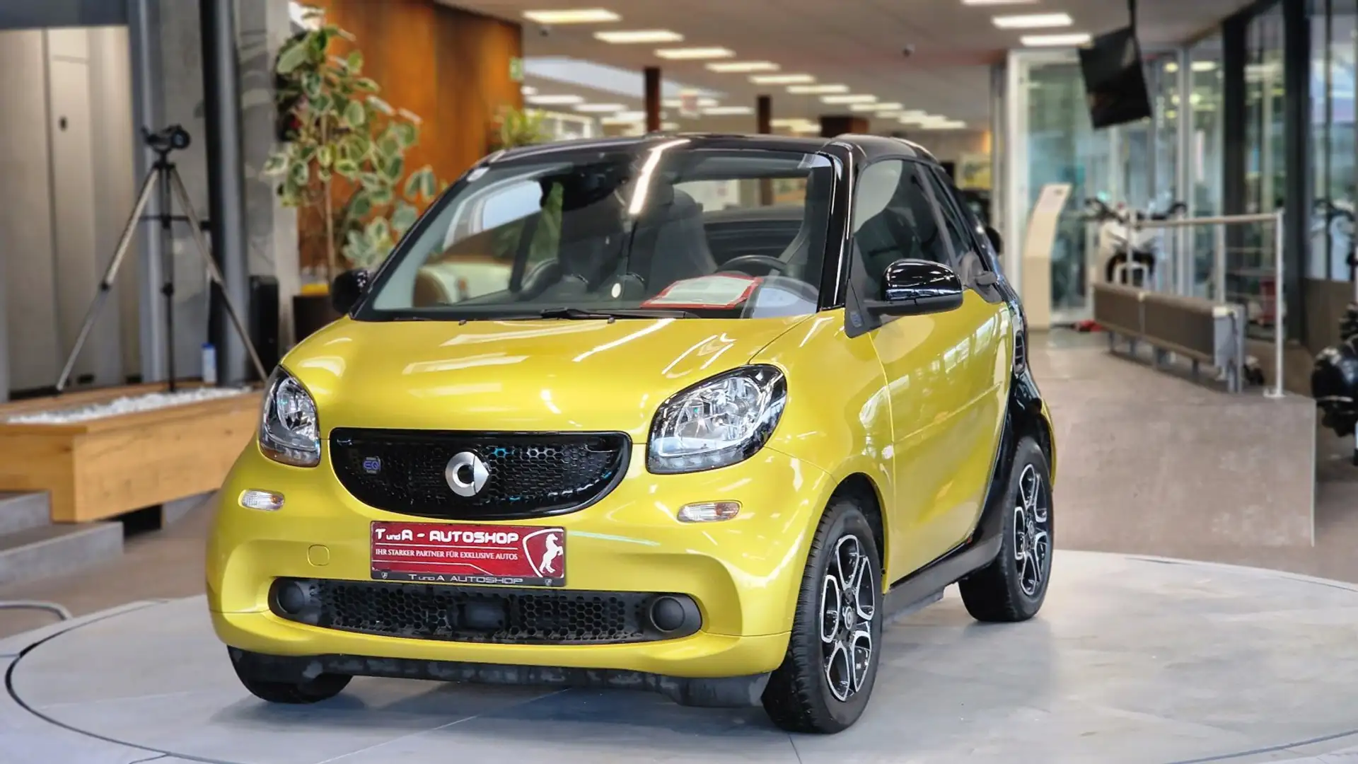 smart forTwo EQ Aut. *Elektrische reichweite 120Km* žuta - 2