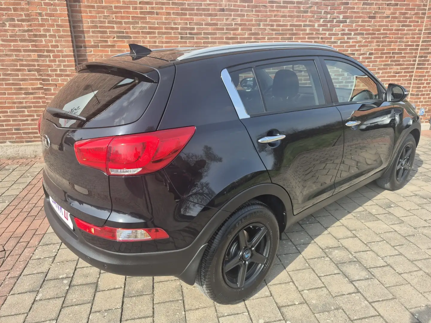 Kia Sportage 1.6 Attract 2WD Leder/RF-Kamera/Navi/SHZ v.+h. Schwarz - 2