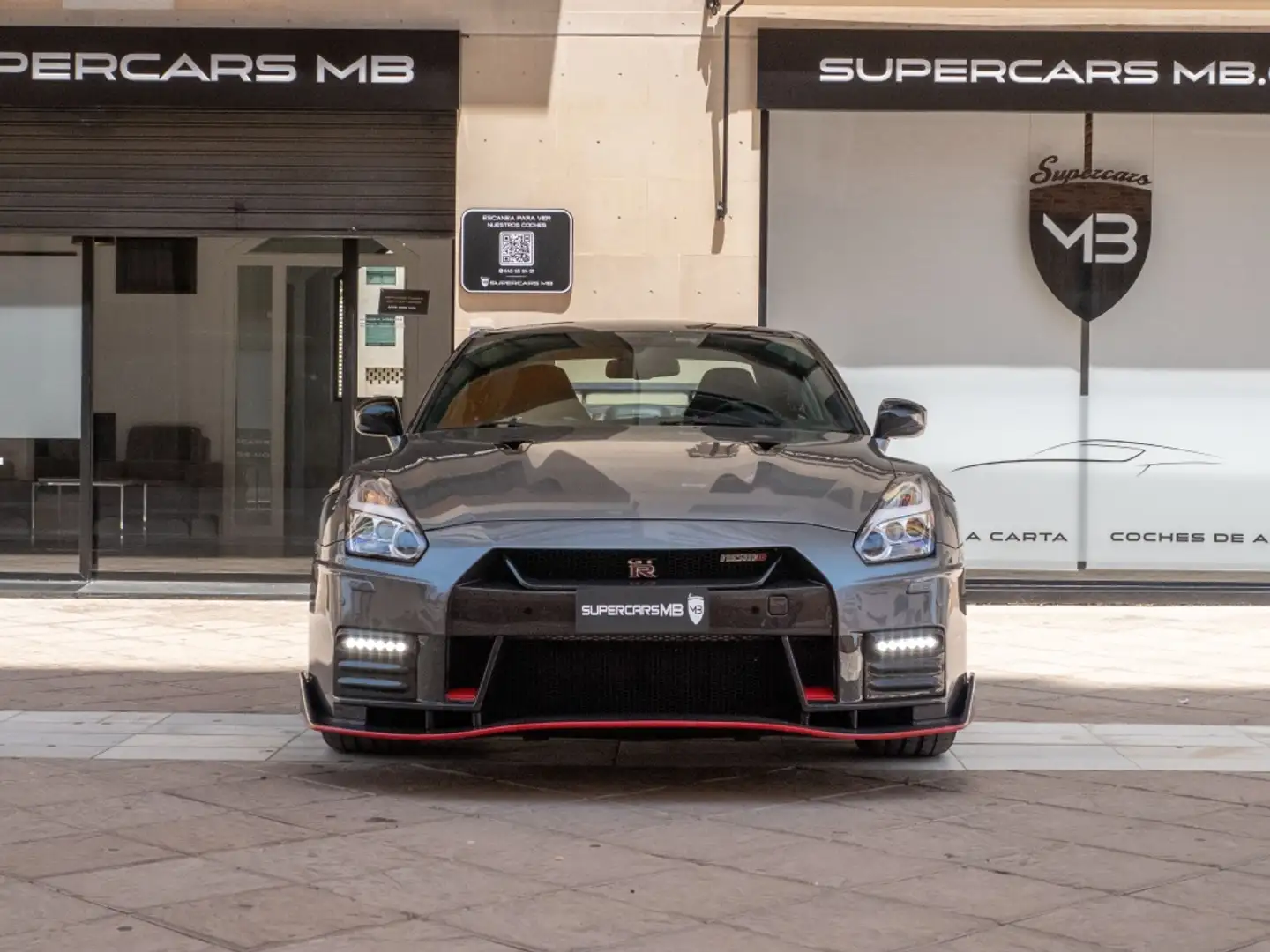 Nissan GT-R Premium Edition Aut. Grey - 2