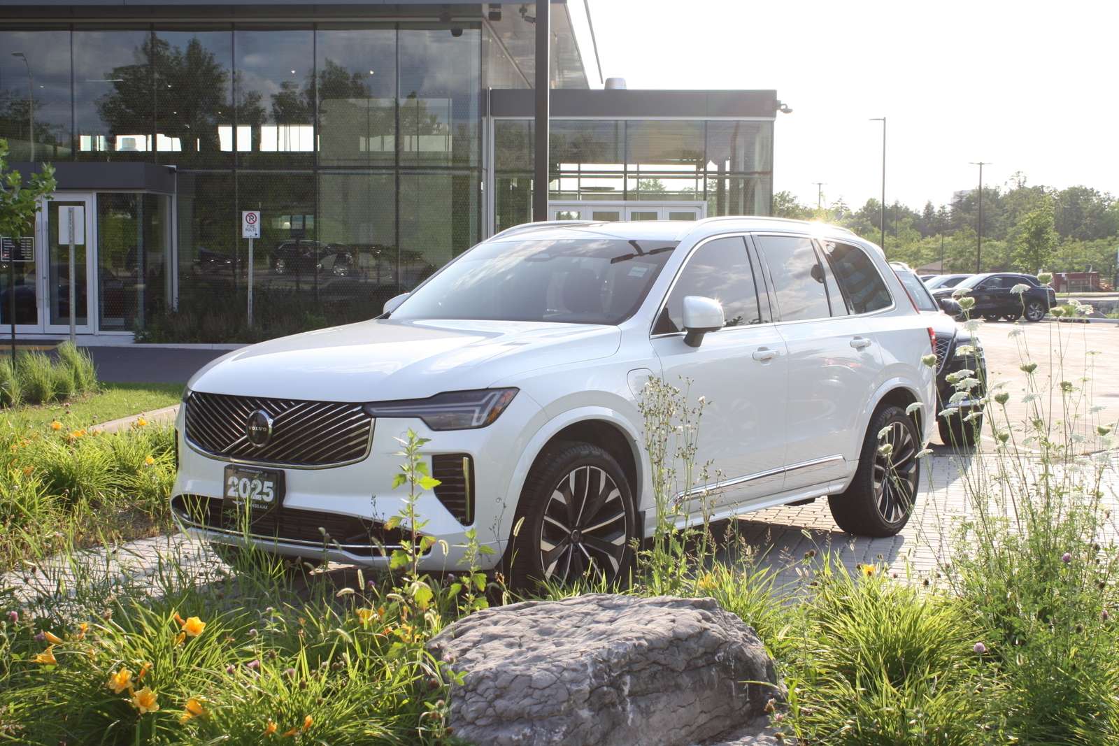 2025 Volvo XC90 Plus Bright Theme