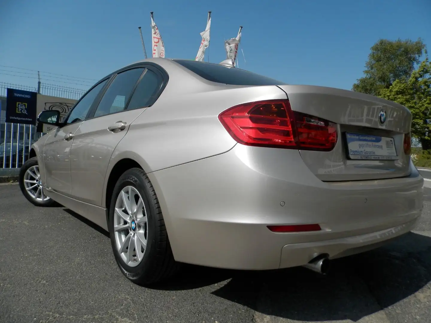 BMW 320 d xDrive*ALU*PDC*Xenon* Bruin - 2