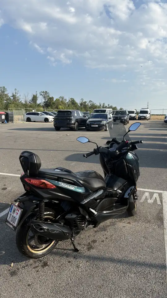 Yamaha X-Max 125