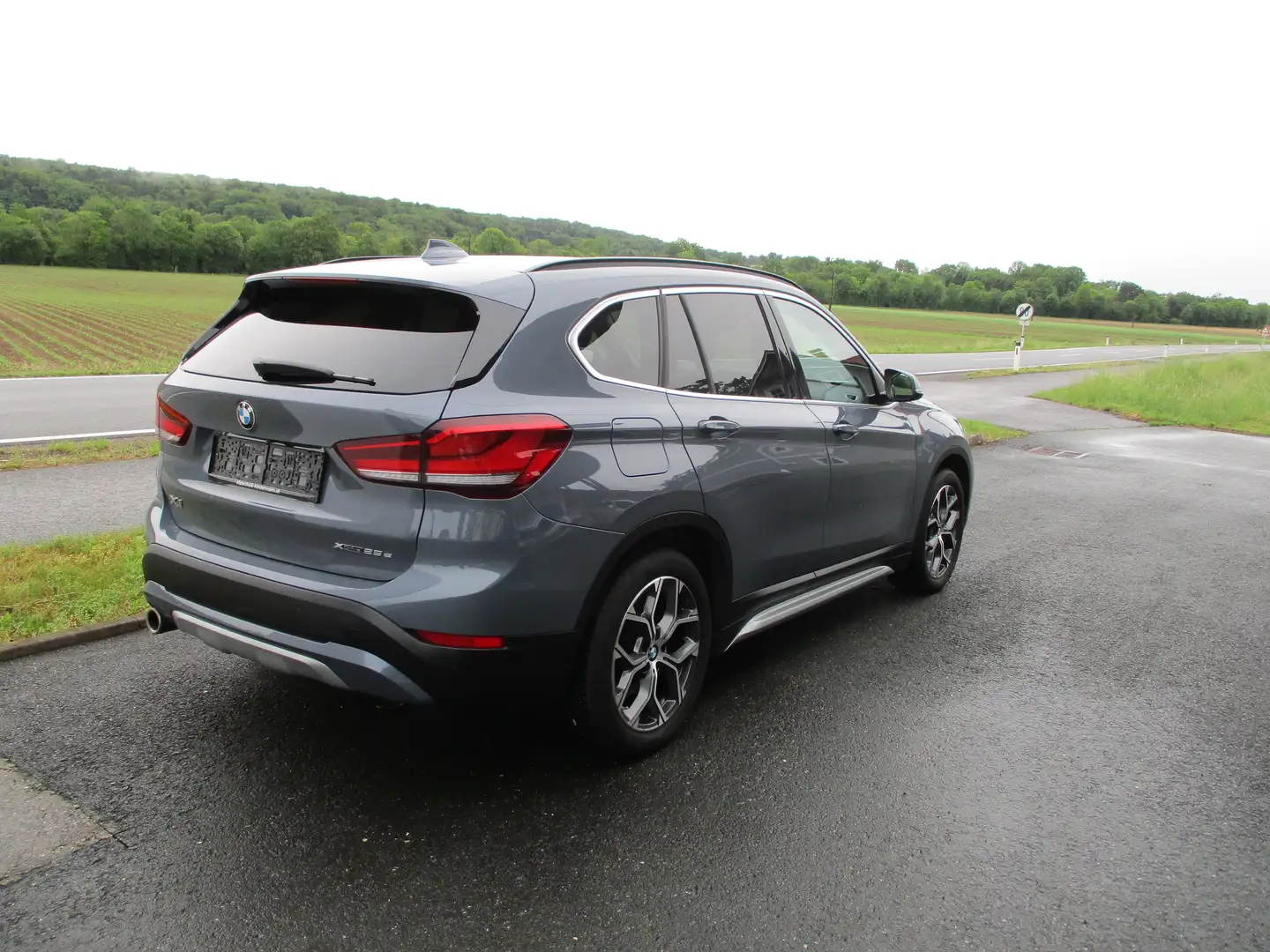 BMW X1 xDrive 25 e xLine Aut. Head-up Pamorama Grau - 2