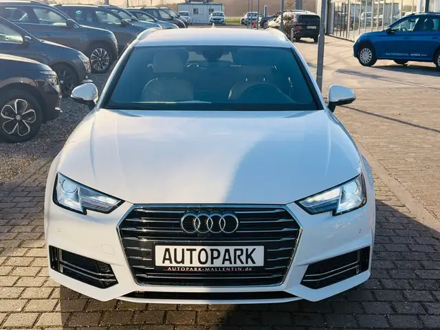 Audi A4 Avant view 2