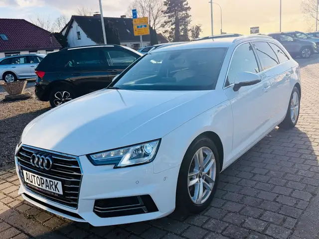 Audi A4 Avant view 3