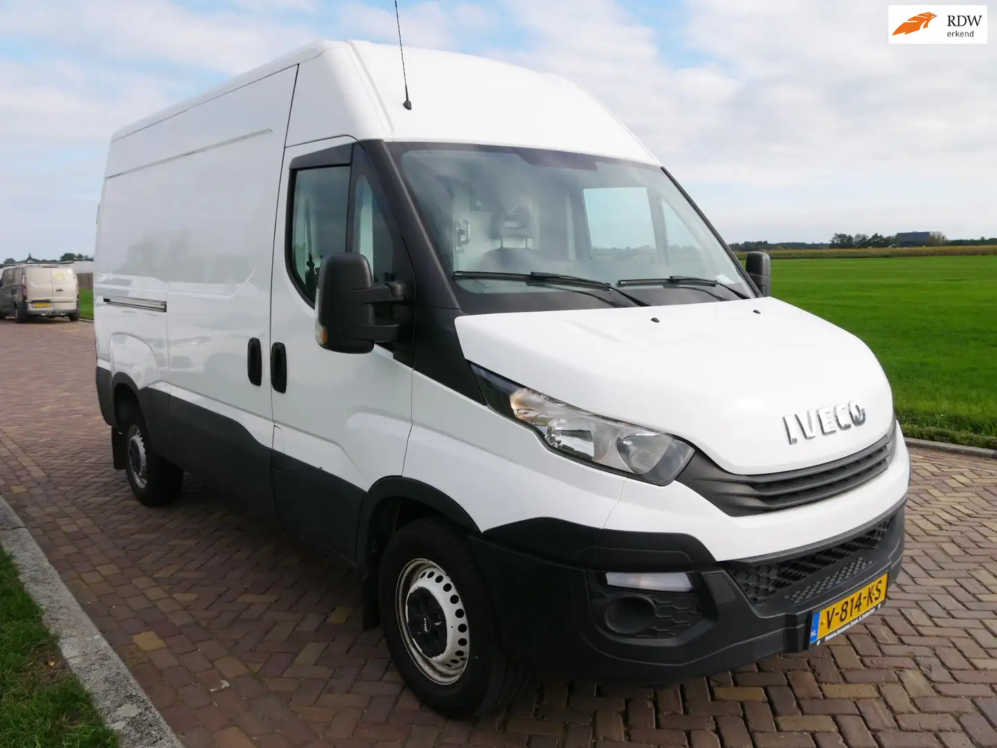 Iveco Daily 35S12V 2.3 352 H3 L ** 8999 EX BTW ** NEW APK/TUV Wit - 1
