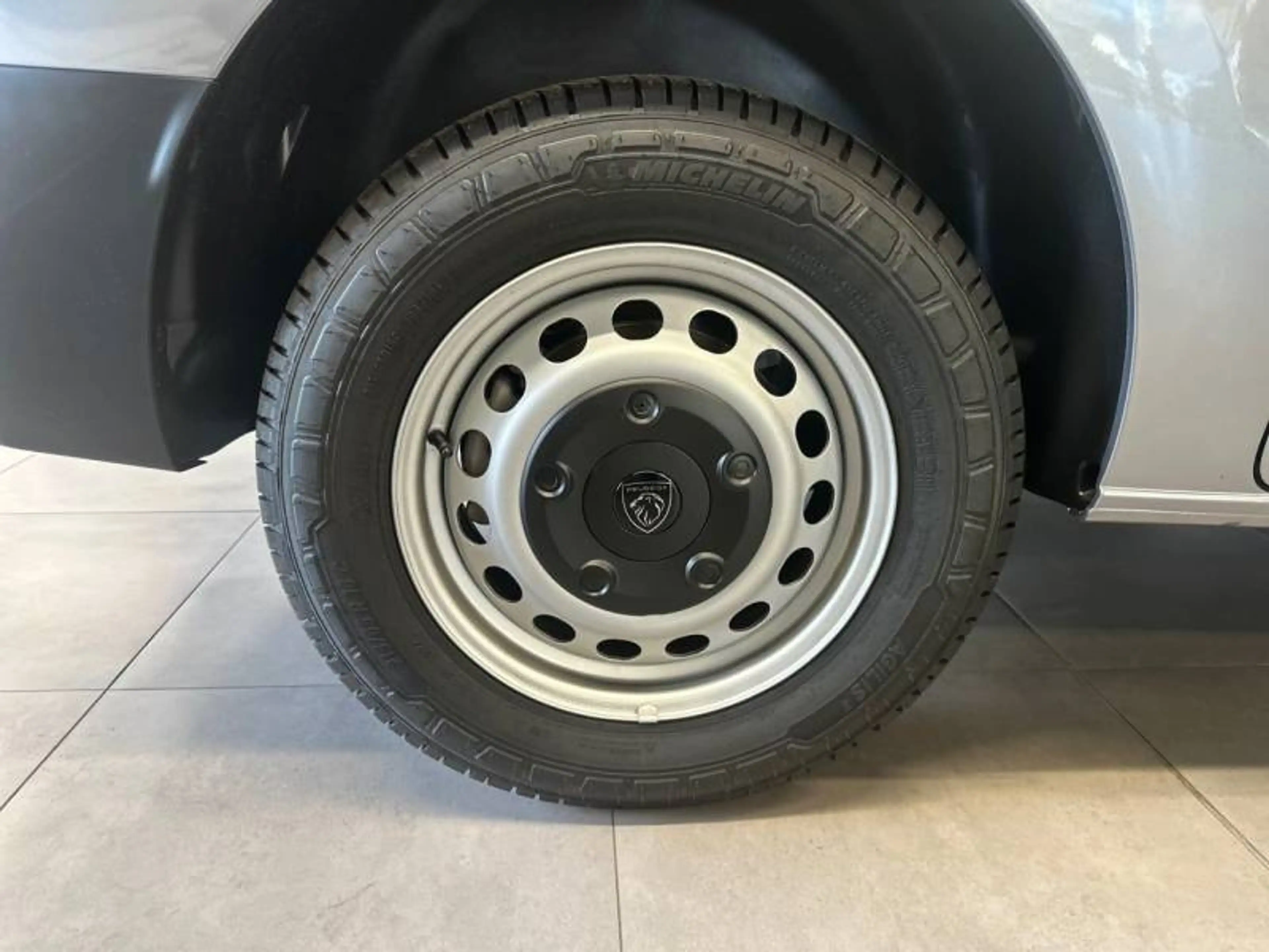 Peugeot Expert 3 Standard L2 2.0 BlueHDi 145 - — photo 11