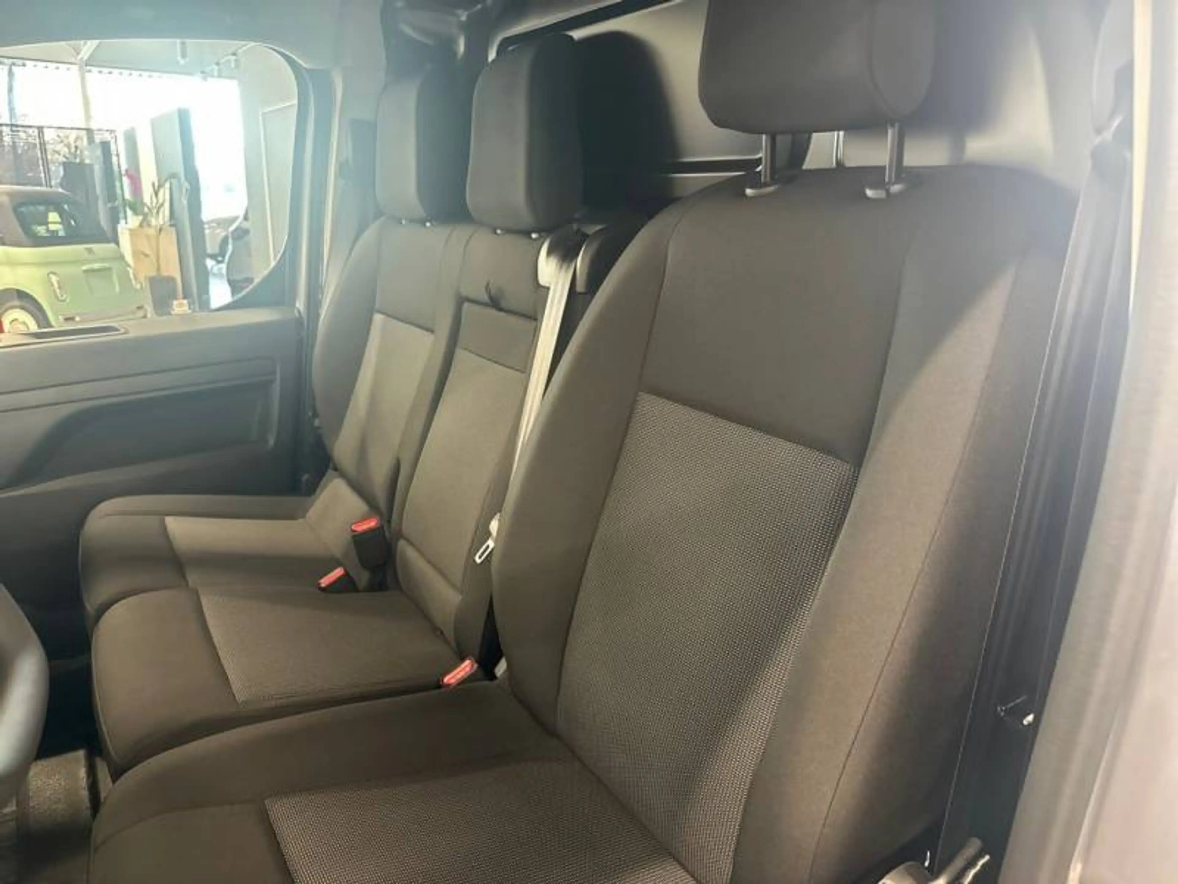 Peugeot Expert 3 Standard L2 2.0 BlueHDi 145 - — photo 9