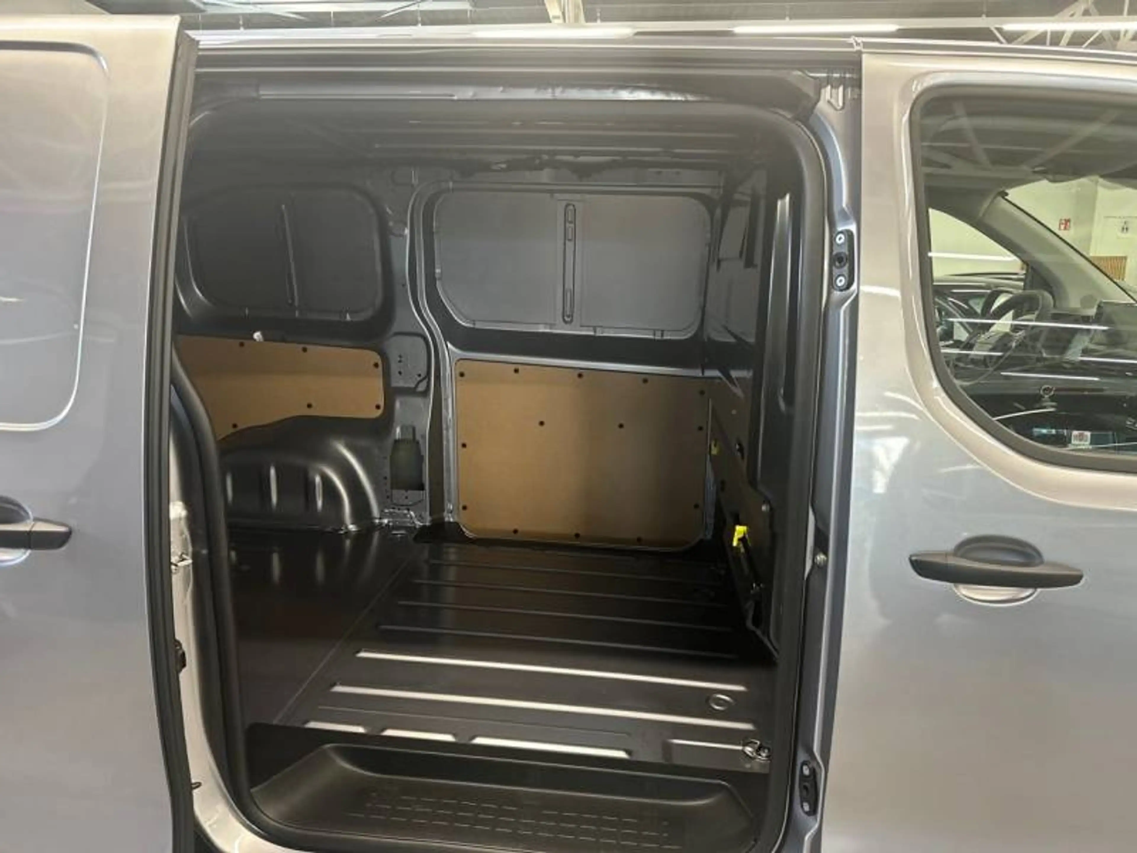 Peugeot Expert 3 Standard L2 2.0 BlueHDi 145 - — photo 22