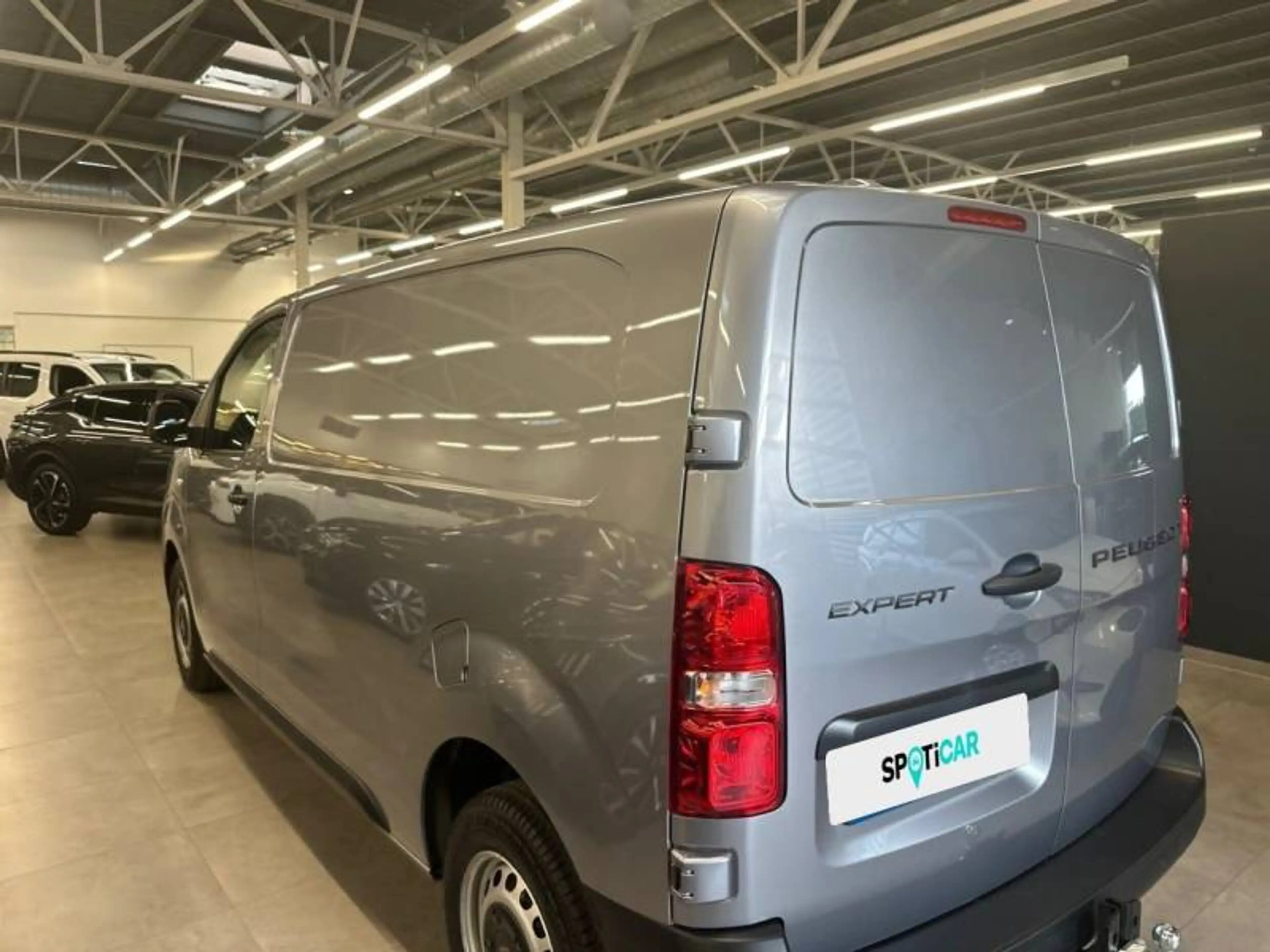 Peugeot Expert 3 Standard L2 2.0 BlueHDi 145 - — photo 7