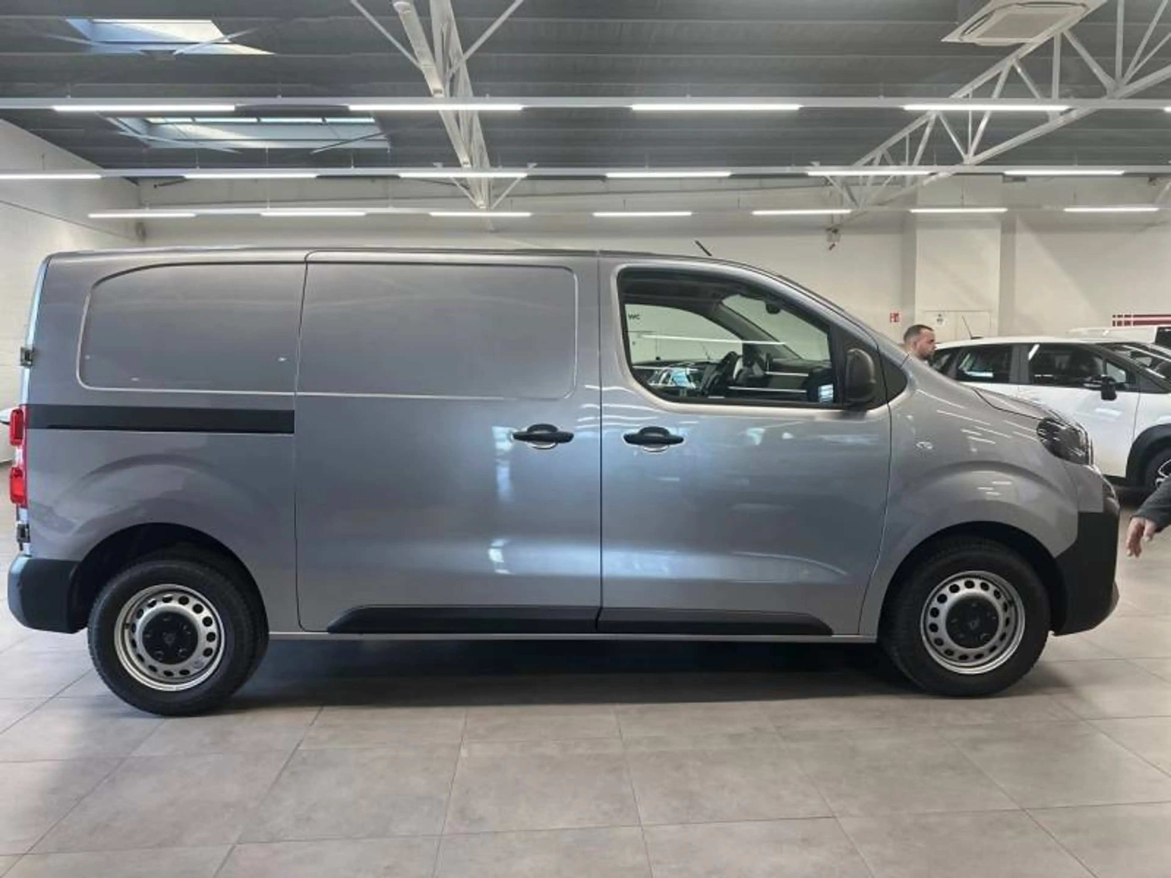 Peugeot Expert 3 Standard L2 2.0 BlueHDi 145 - — photo 4