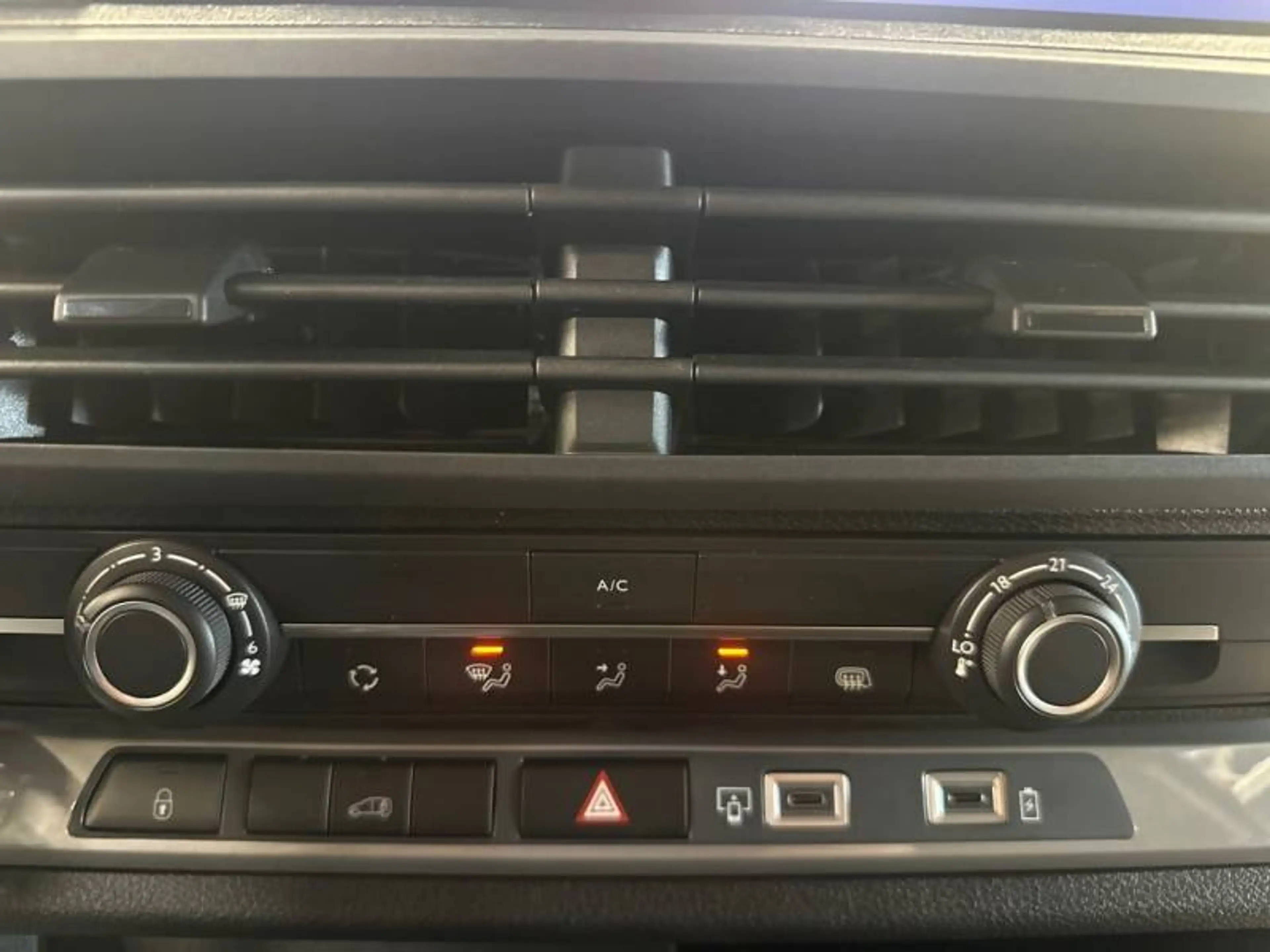 Peugeot Expert 3 Standard L2 2.0 BlueHDi 145 - — photo 18