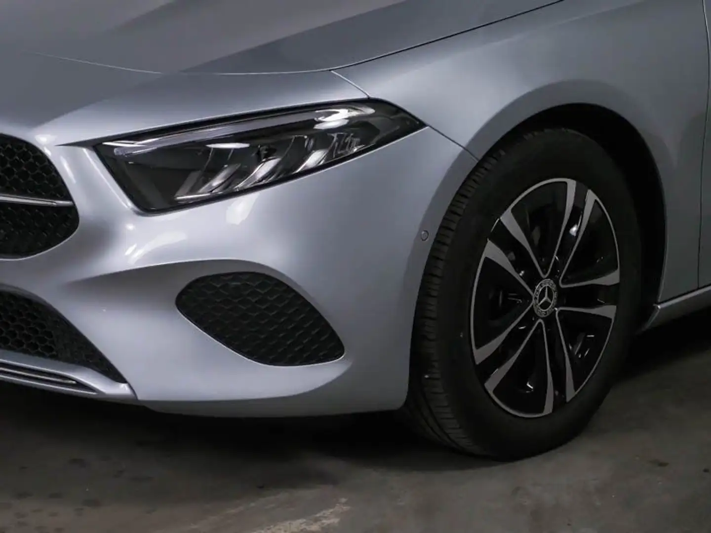 Mercedes-Benz A 180 d Progressive*LED*Kamera*CarPlay*MBUX*SHZ* Silber - 2