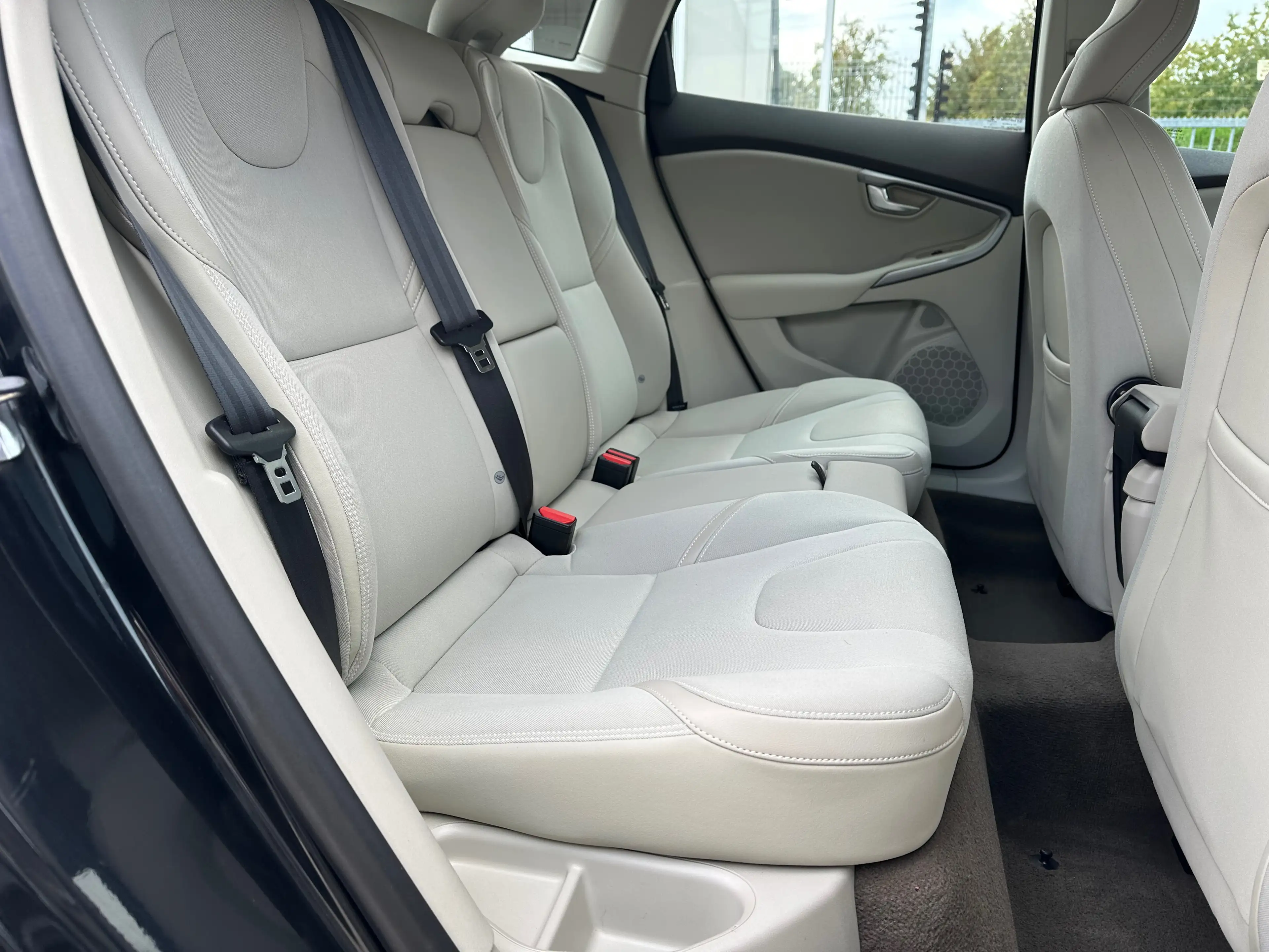 Volvo V40 Cross Country 1er Propriétaire // Carnet complet — photo 11