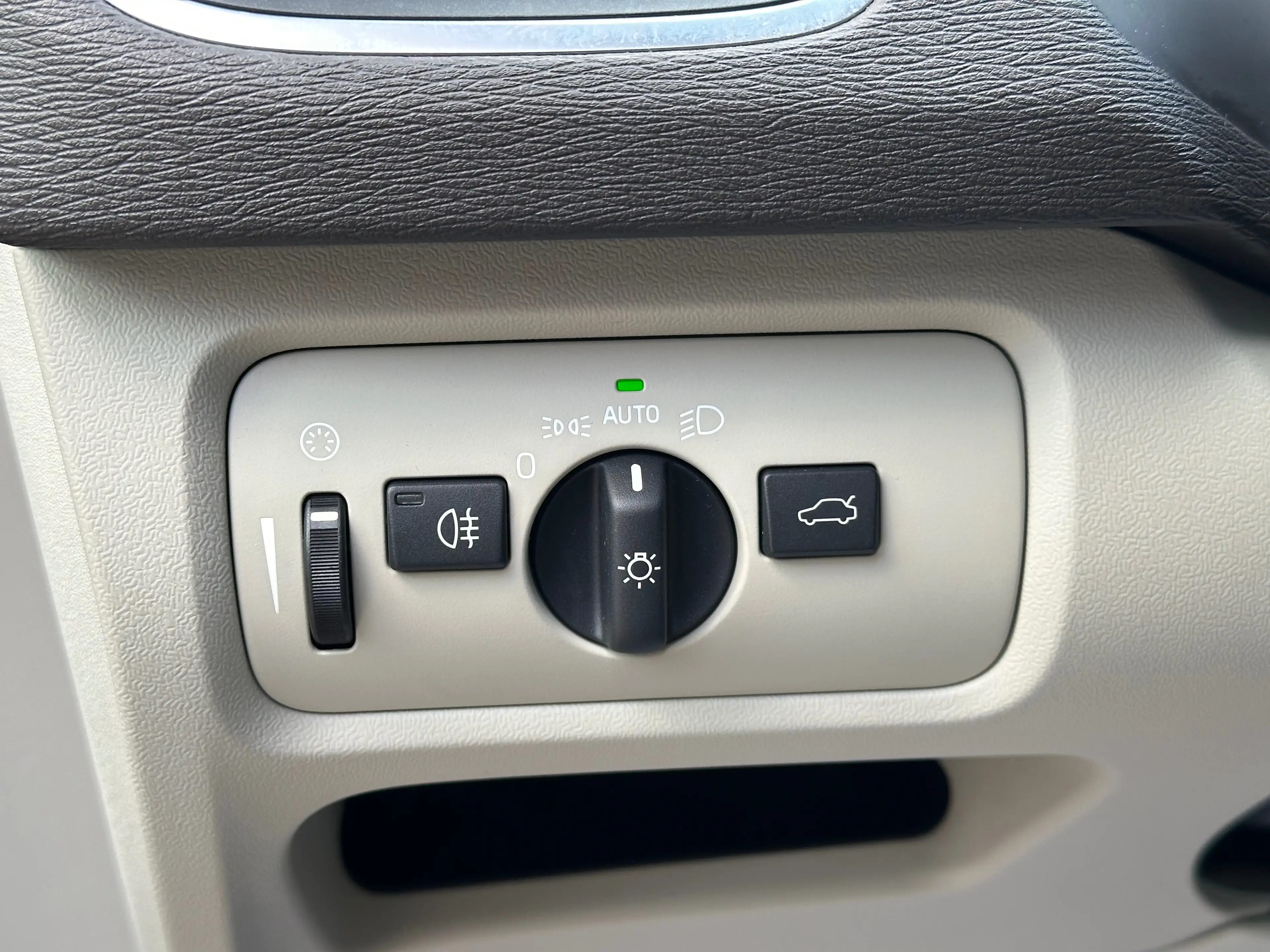 Volvo V40 Cross Country 1er Propriétaire // Carnet complet — photo 15
