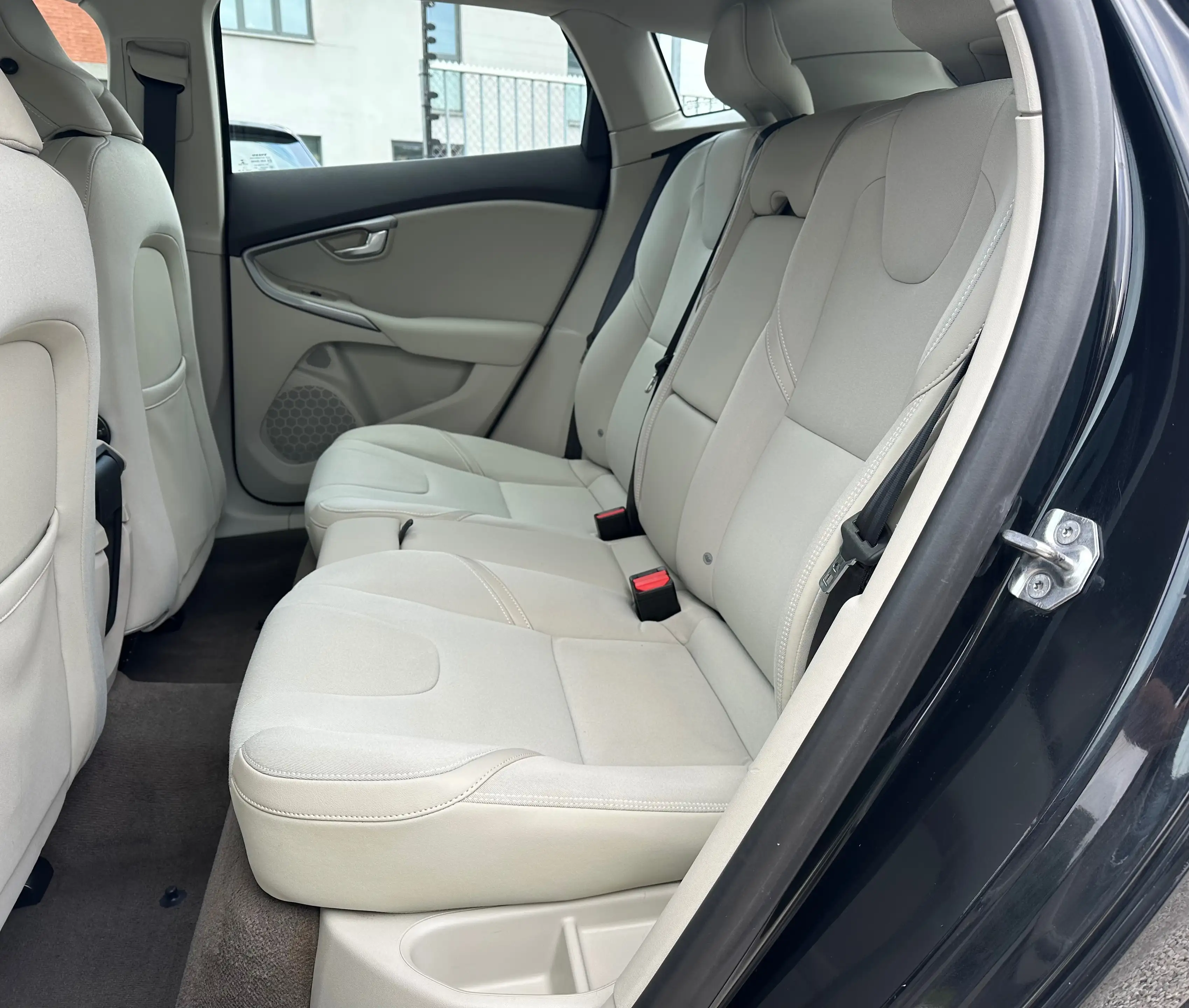 Volvo V40 Cross Country 1er Propriétaire // Carnet complet — photo 13
