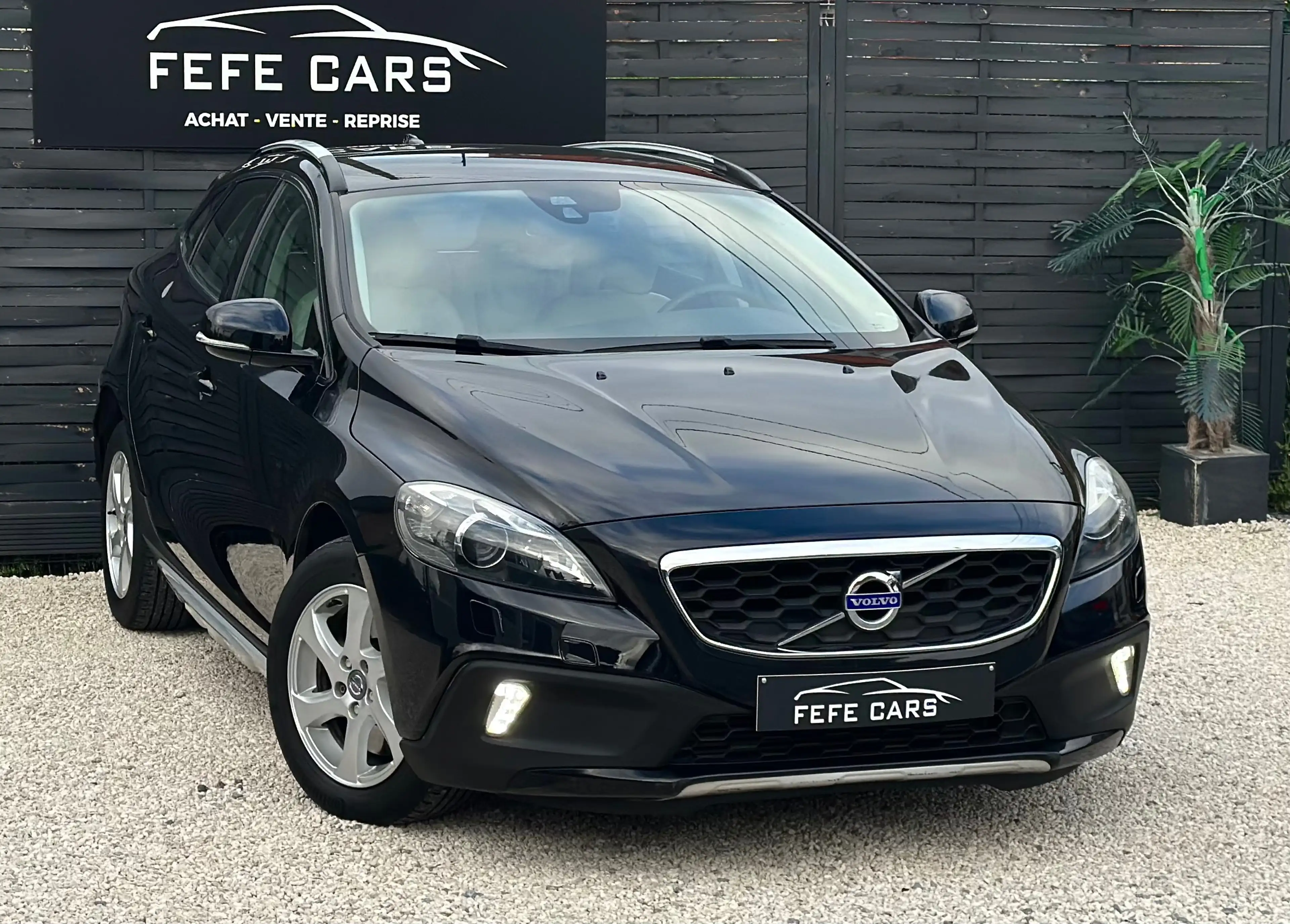 Volvo V40 Cross Country 1er Propriétaire // Carnet complet — photo 2