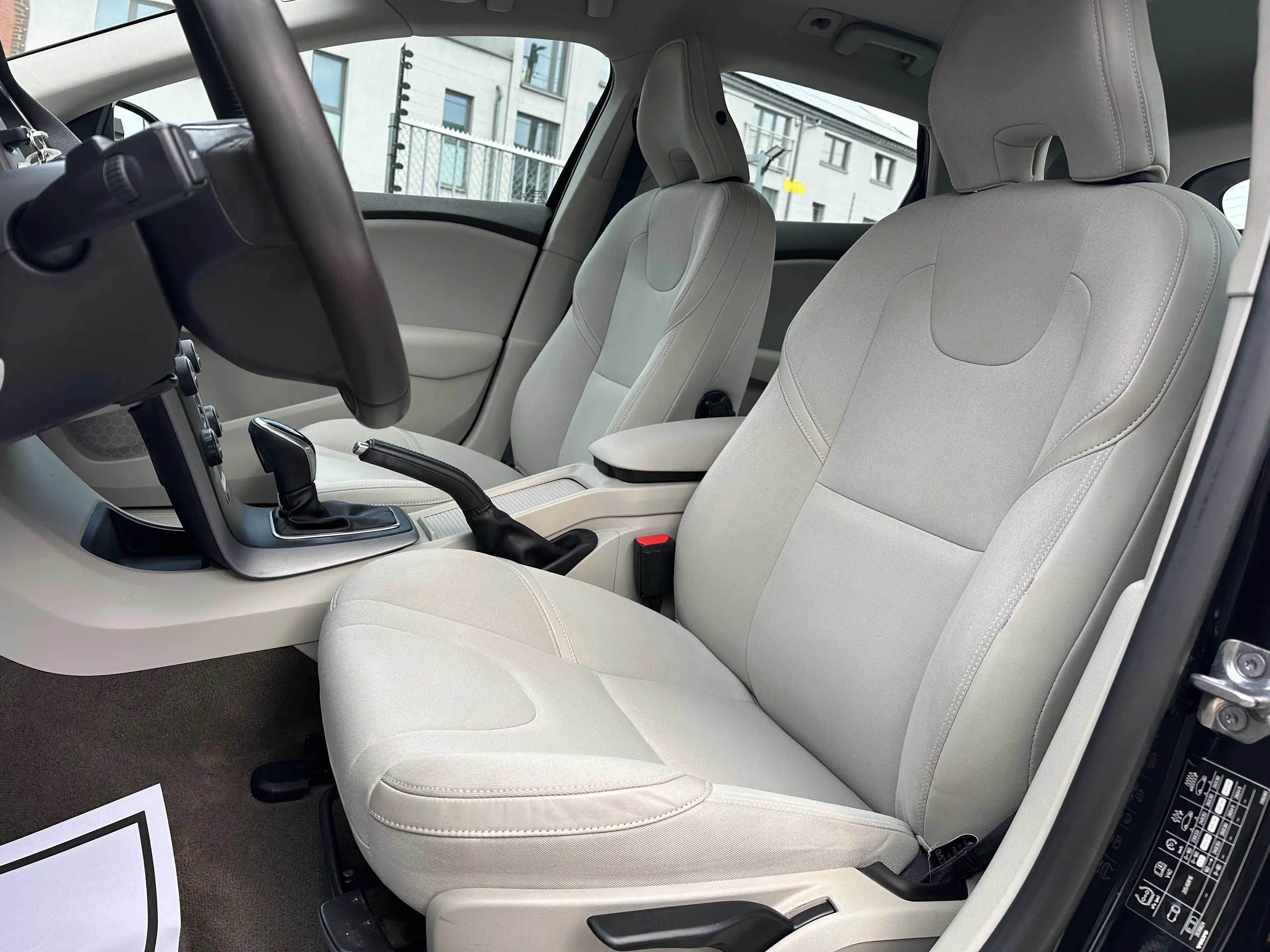 Volvo V40 Cross Country 1er Propriétaire // Carnet complet — photo 10