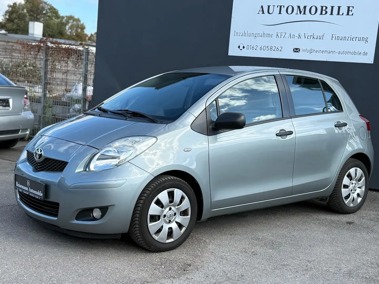 Toyota Yaris 1.33 Cool *KLIMA*TÜV-NEU*2-HAND*EL.FENSTER Plateado - 1