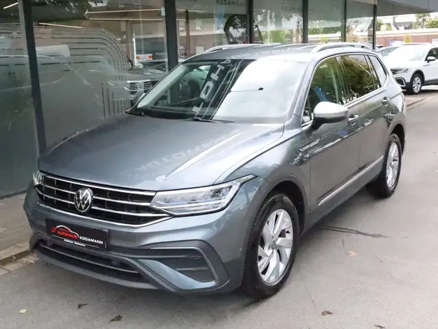 Volkswagen Tiguan Allspace view 4