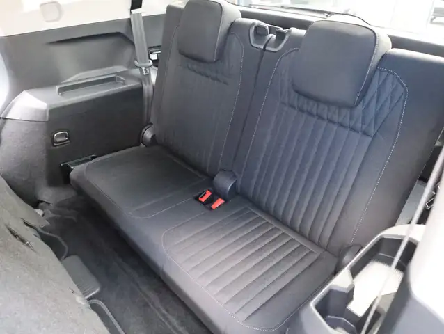 Volkswagen Tiguan Allspace view 14
