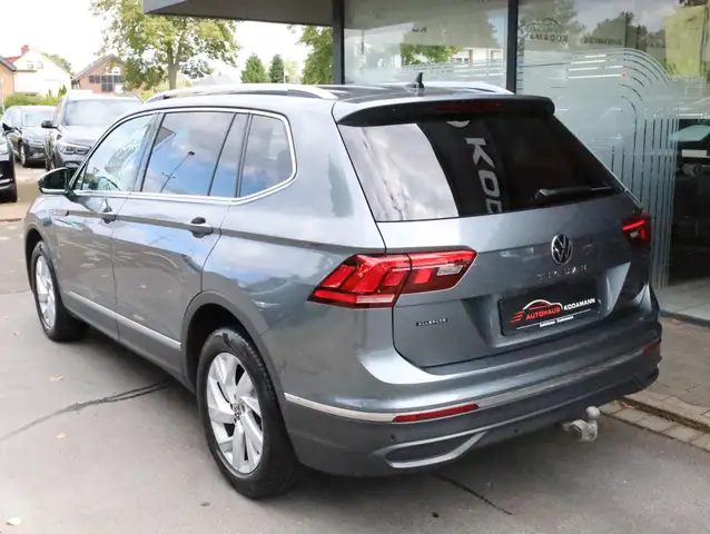 Volkswagen Tiguan Allspace view 6