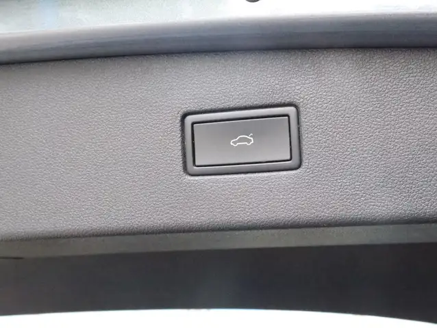 Volkswagen Tiguan Allspace view 13
