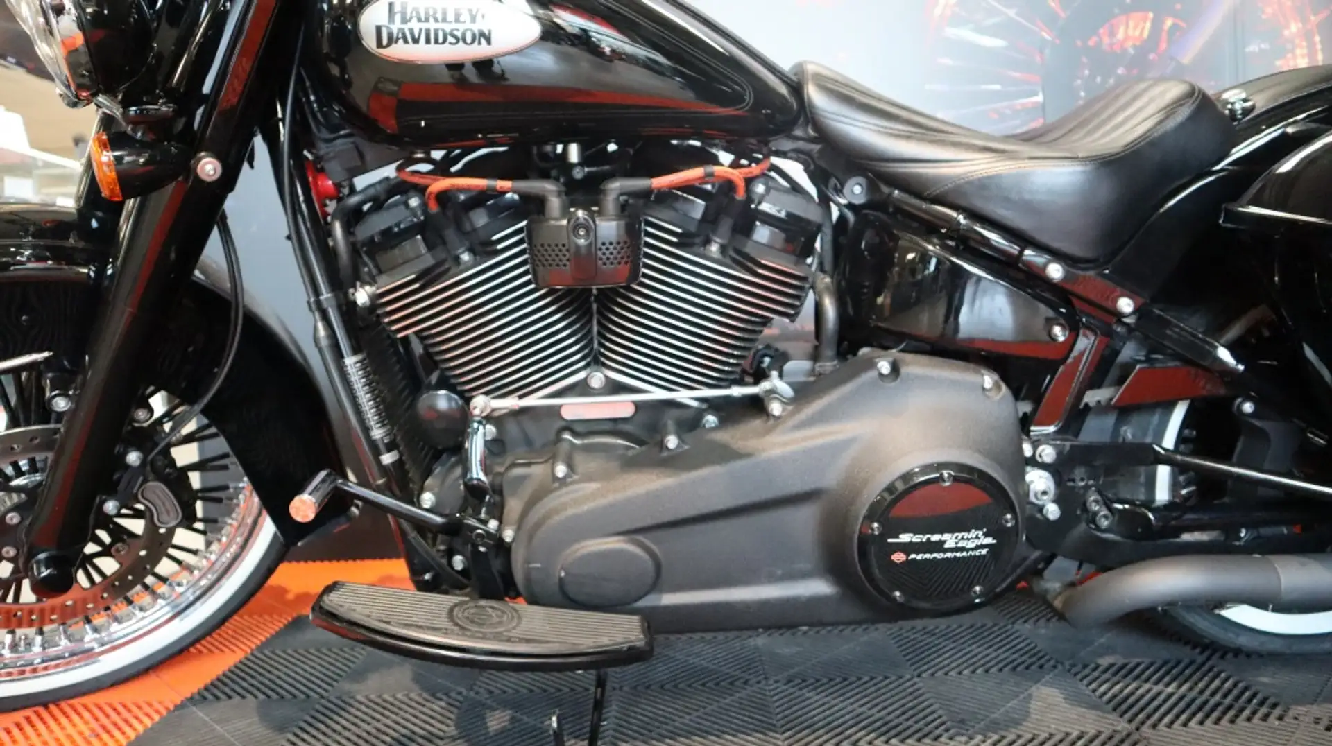 Harley-Davidson Heritage Softail Tour Zwart - 2