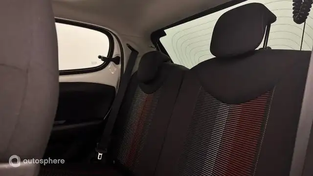 Peugeot 108 view 13