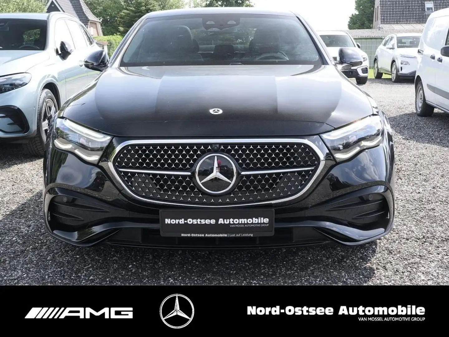 Mercedes-Benz E 200 AMG NIGHT MEMORY NAVI PANO 360° BUR DISTRO Zwart - 2