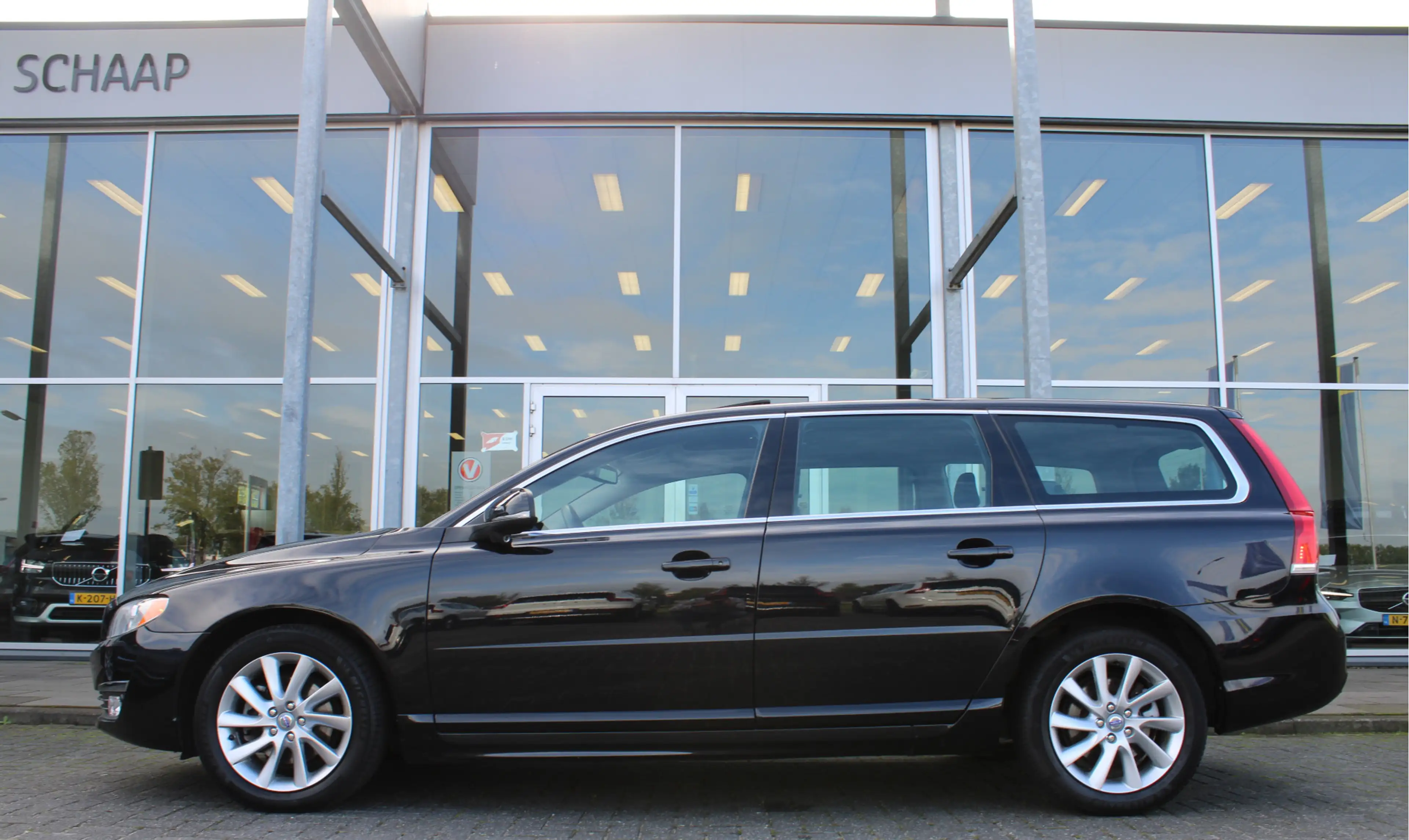 Volvo V70 T4 180PK Automaat Summum | Afn. Trekhaak | Schuif/ — photo 2