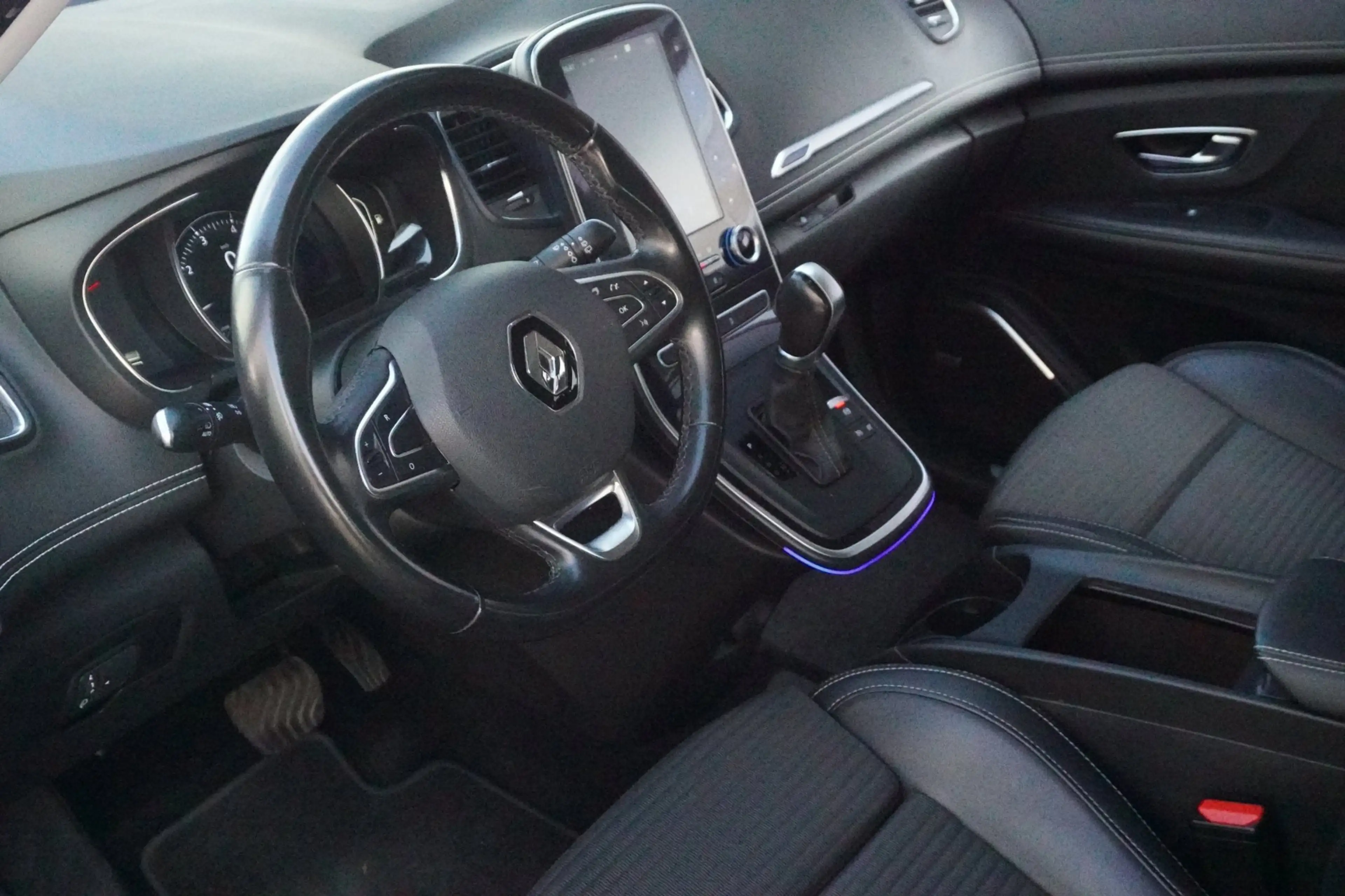 Renault Grand Scenic 1.3 TCe Bose 7p. / Trekhaak / Massage / Climate co — photo 11