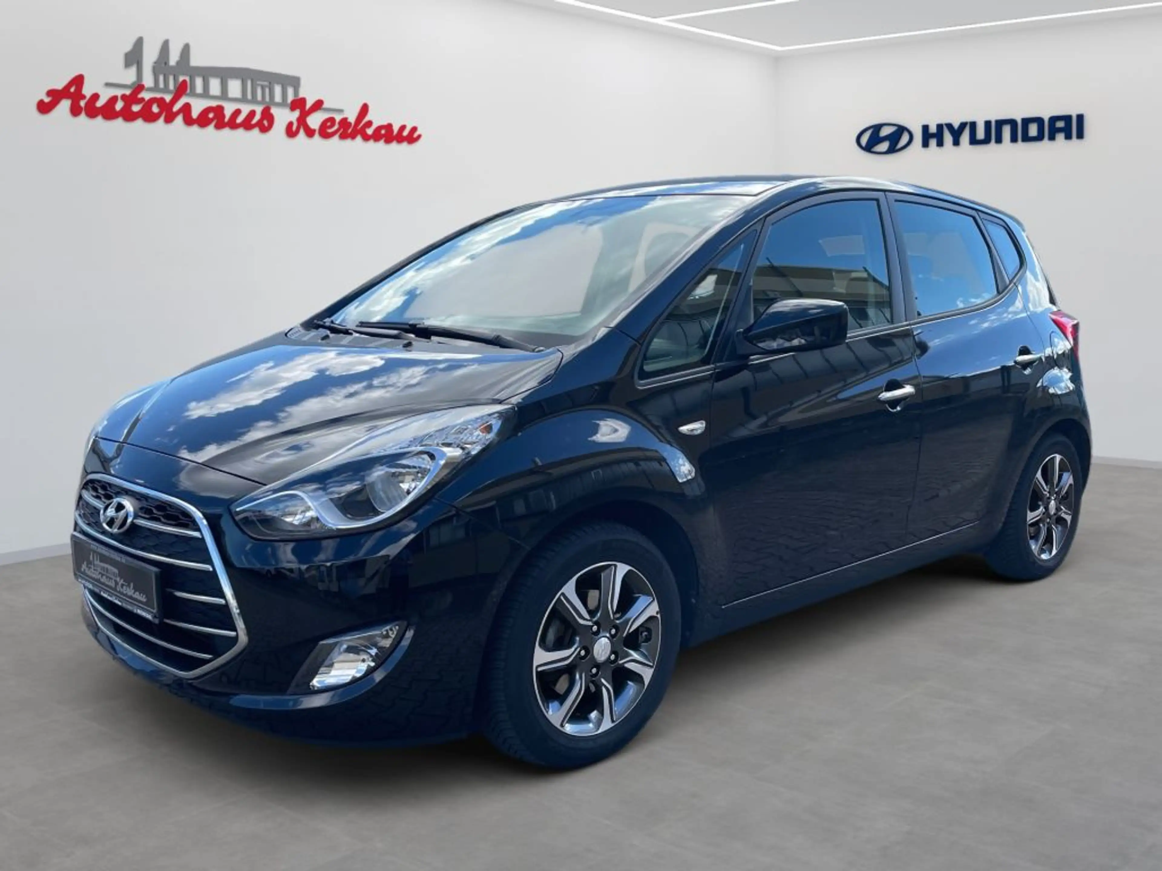 Hyundai iX20 1.4 blue YES! Silver