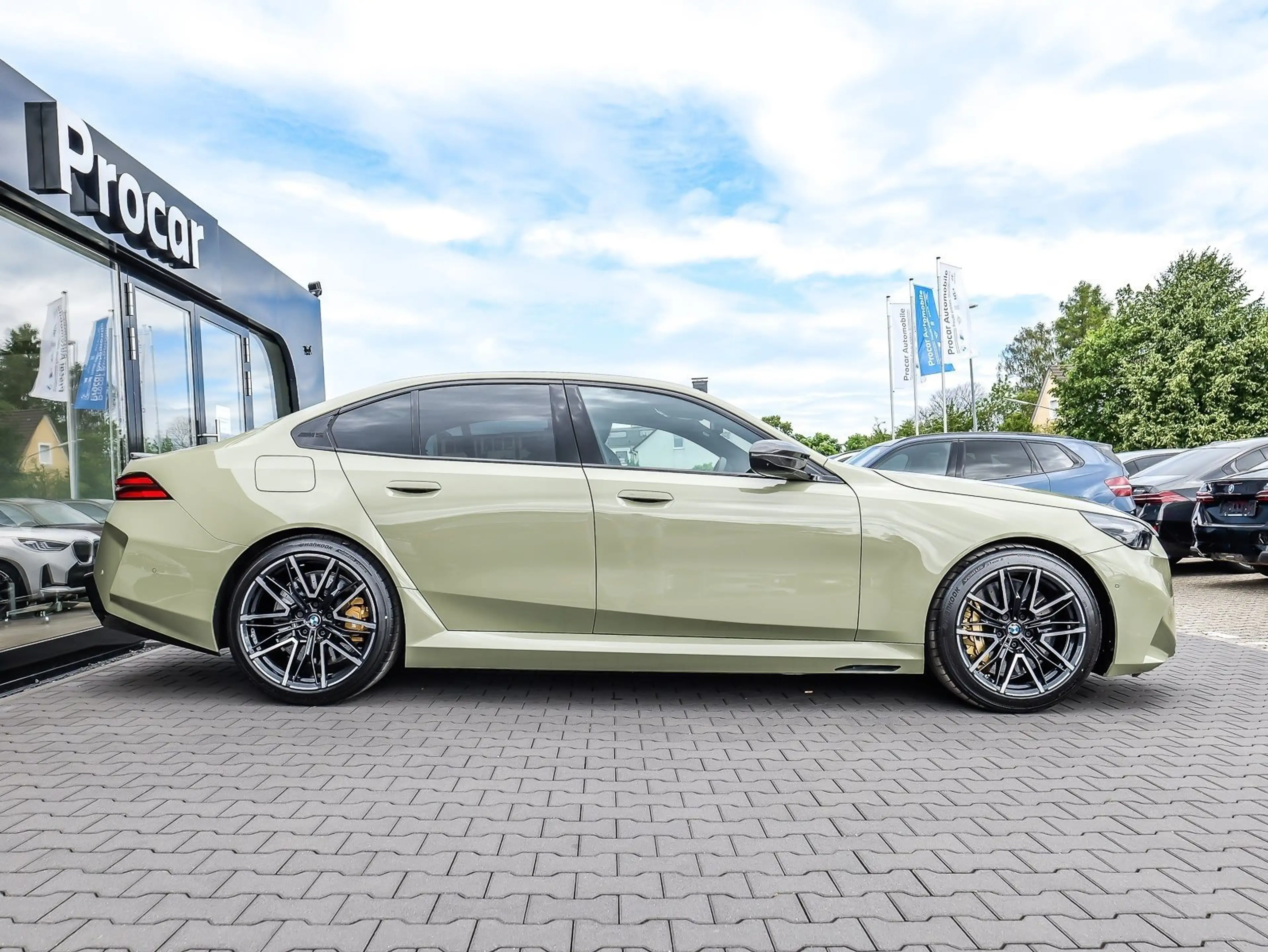 BMW M5 Limousine — photo 11