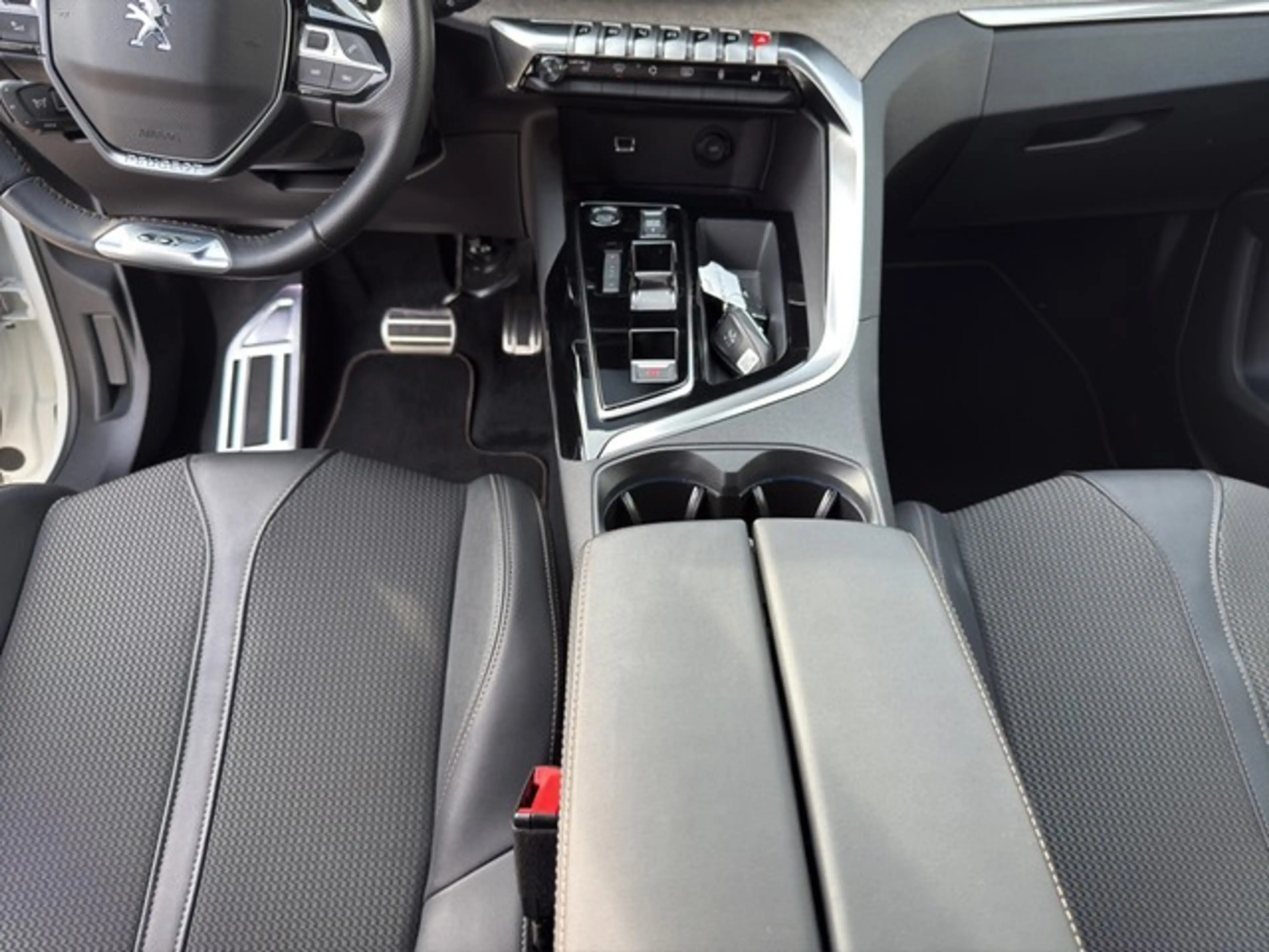 Peugeot 5008 Hybrid 136 GT PANO NAVI PDC SHZ KAMERA KLIMAAT — photo 11