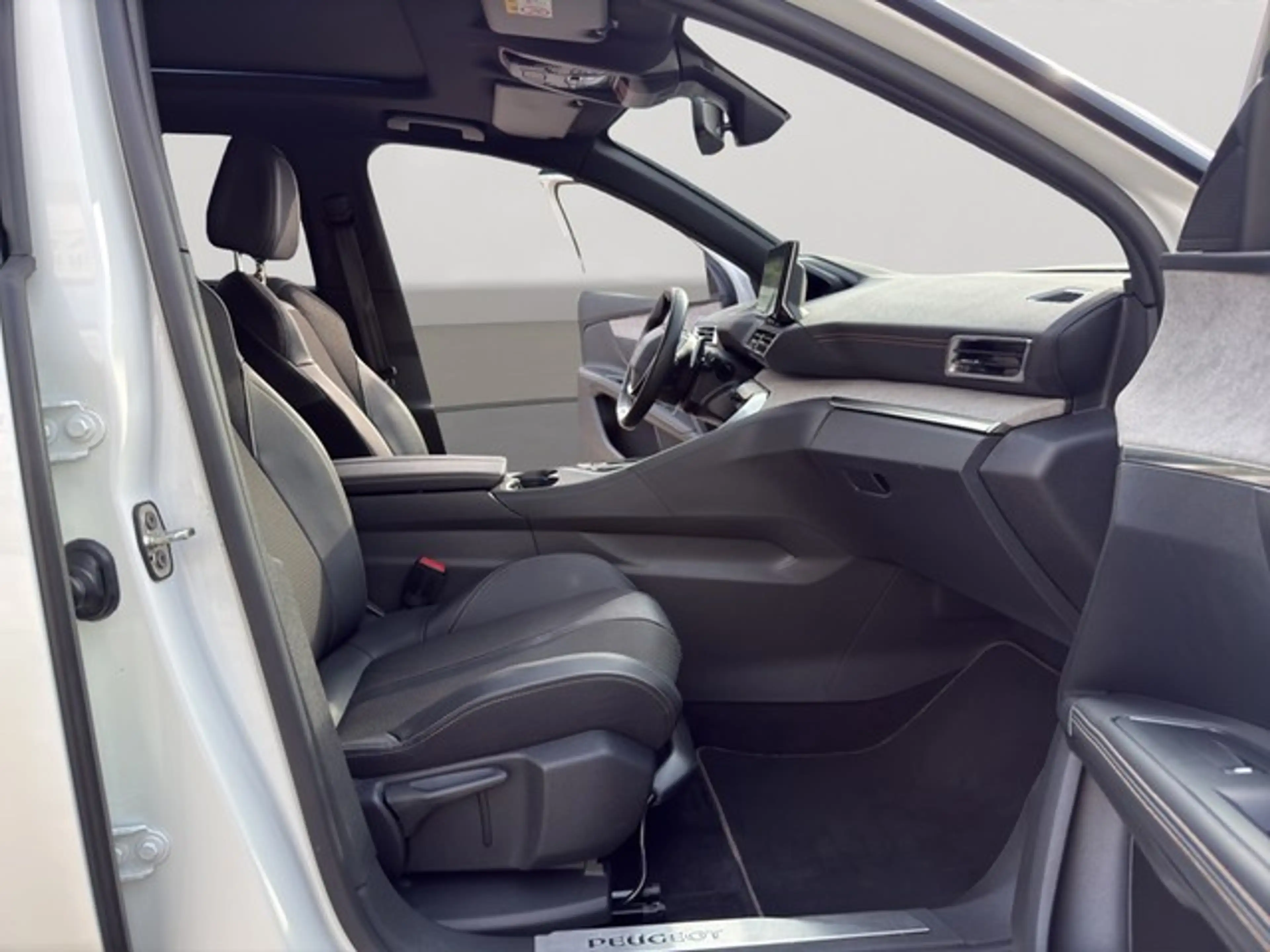 Peugeot 5008 Hybrid 136 GT PANO NAVI PDC SHZ KAMERA KLIMAAT — photo 9
