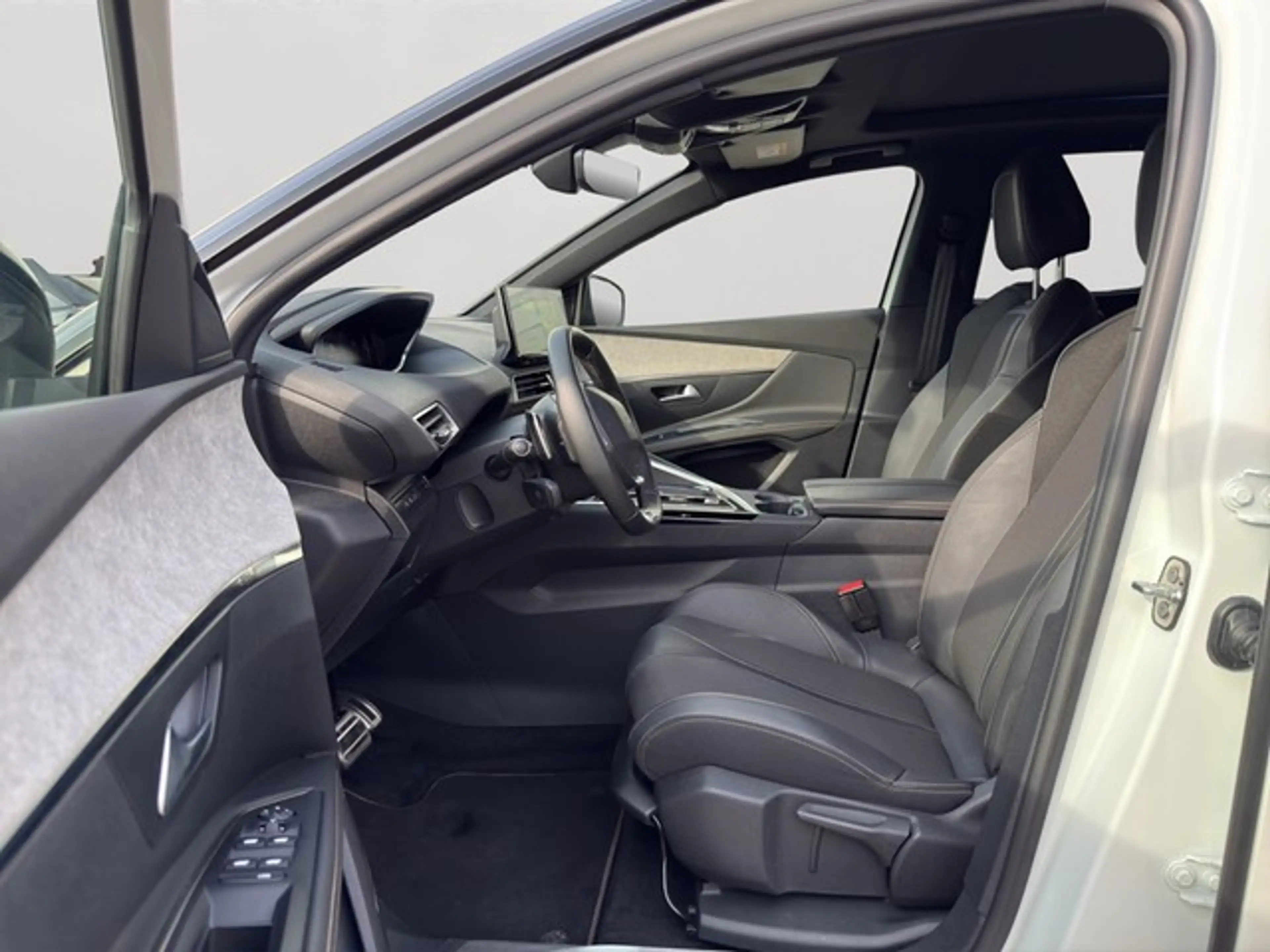 Peugeot 5008 Hybrid 136 GT PANO NAVI PDC SHZ KAMERA KLIMAAT — photo 8