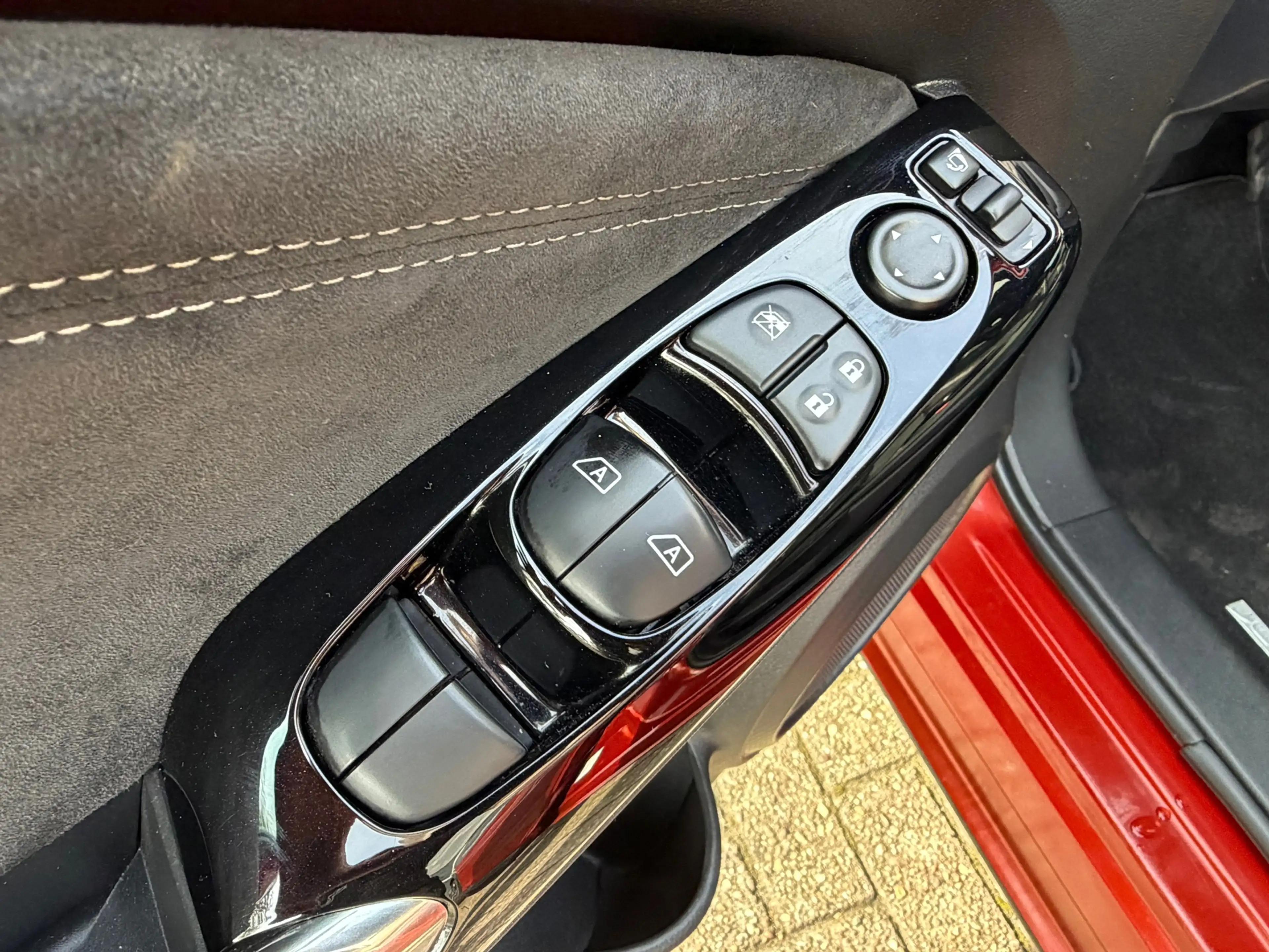 Nissan Juke 1.0 DIG-T N-Design 117PK Automaat,TwoTone,Navi,Cli — photo 16