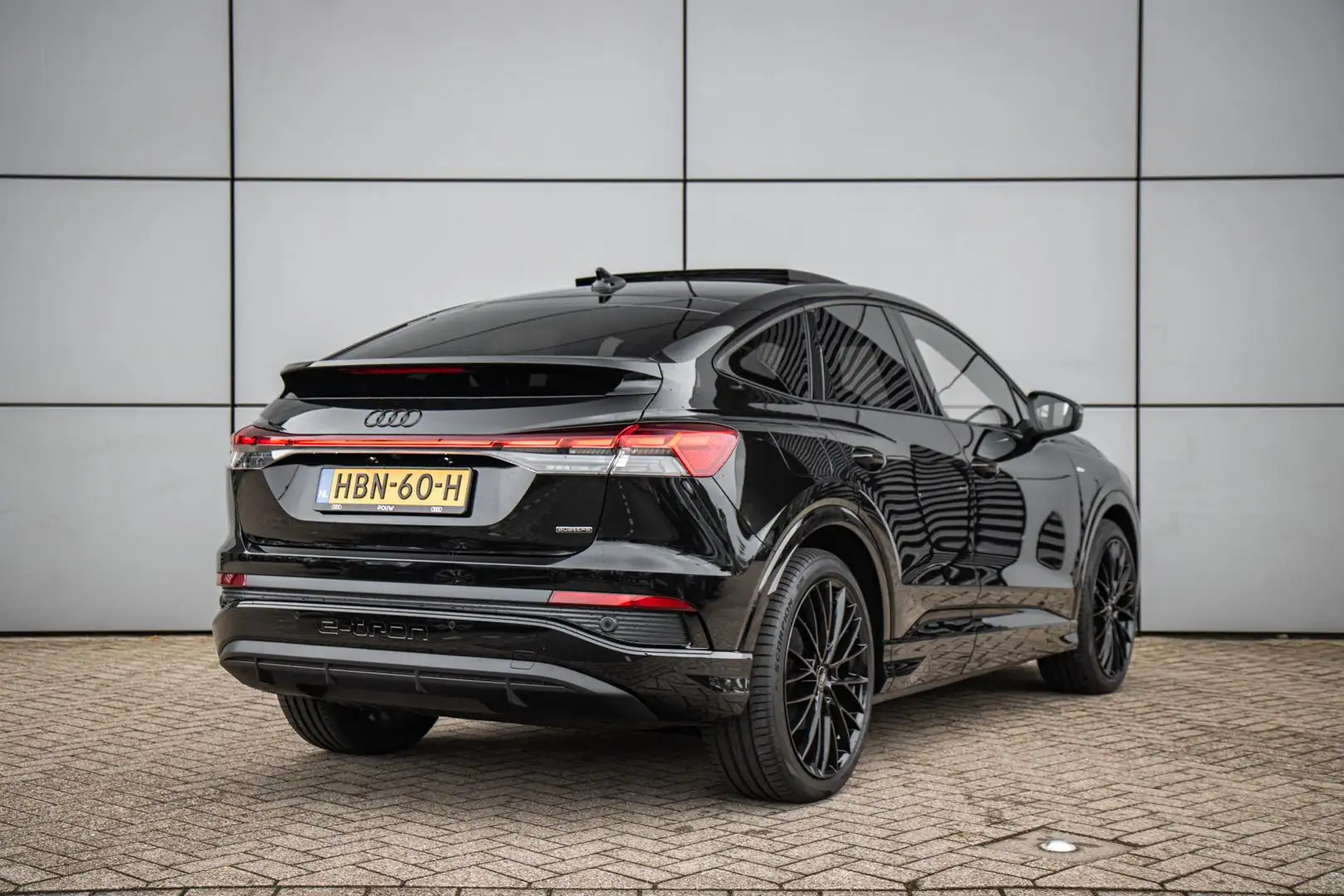 Audi Q4 e-tron Sportback 45 286pk quattro S Edition 82 kWh | Pano Zwart - 2