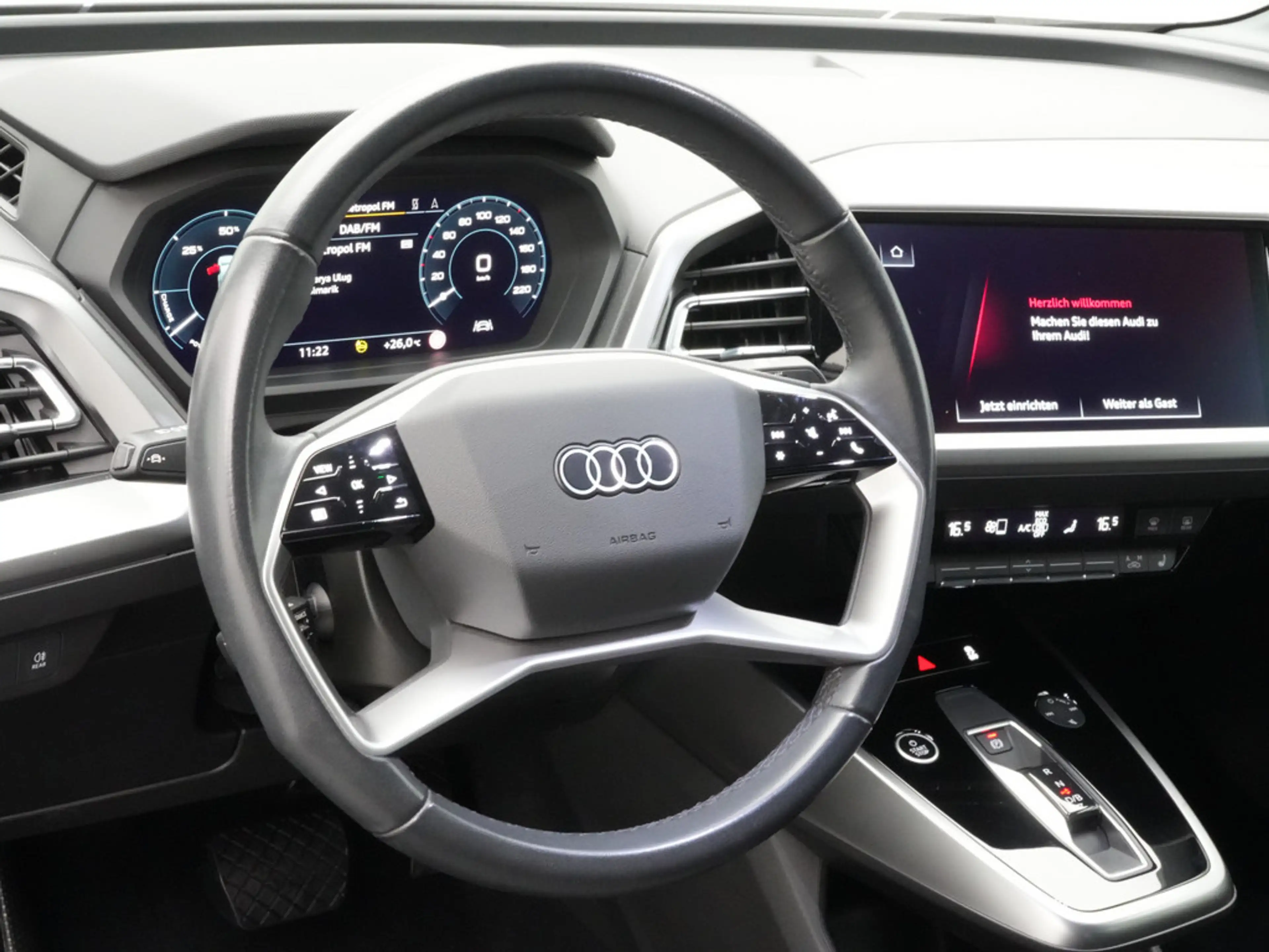 Audi Q4 e-tron — photo 14