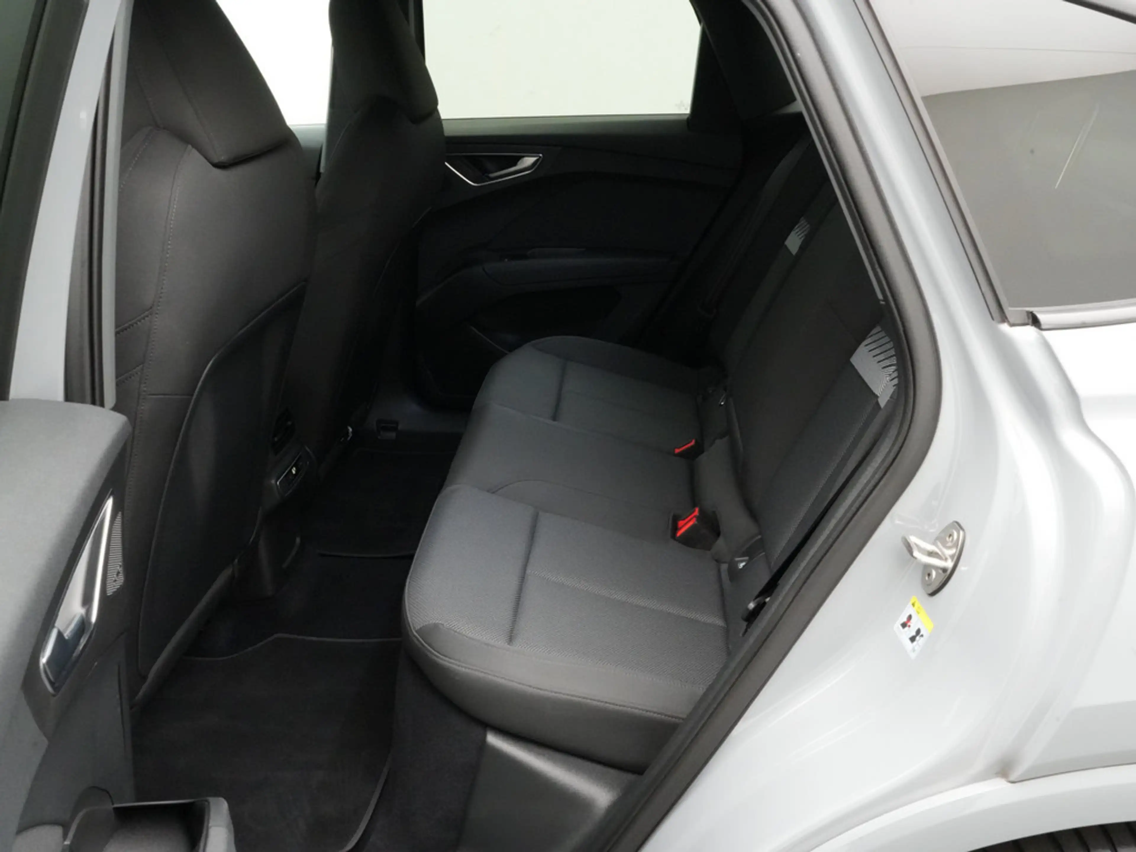 Audi Q4 e-tron — photo 9