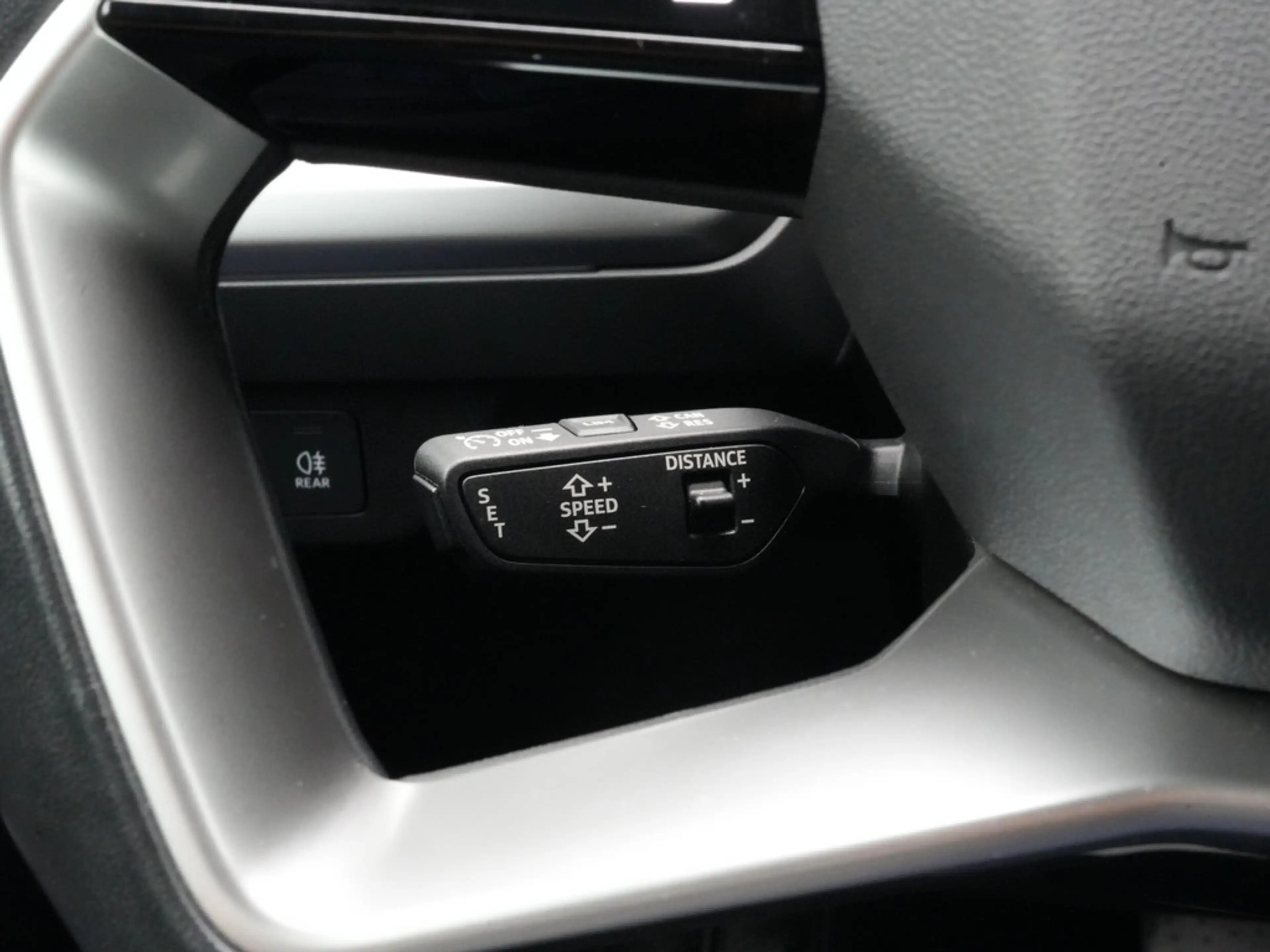 Audi Q4 e-tron — photo 7